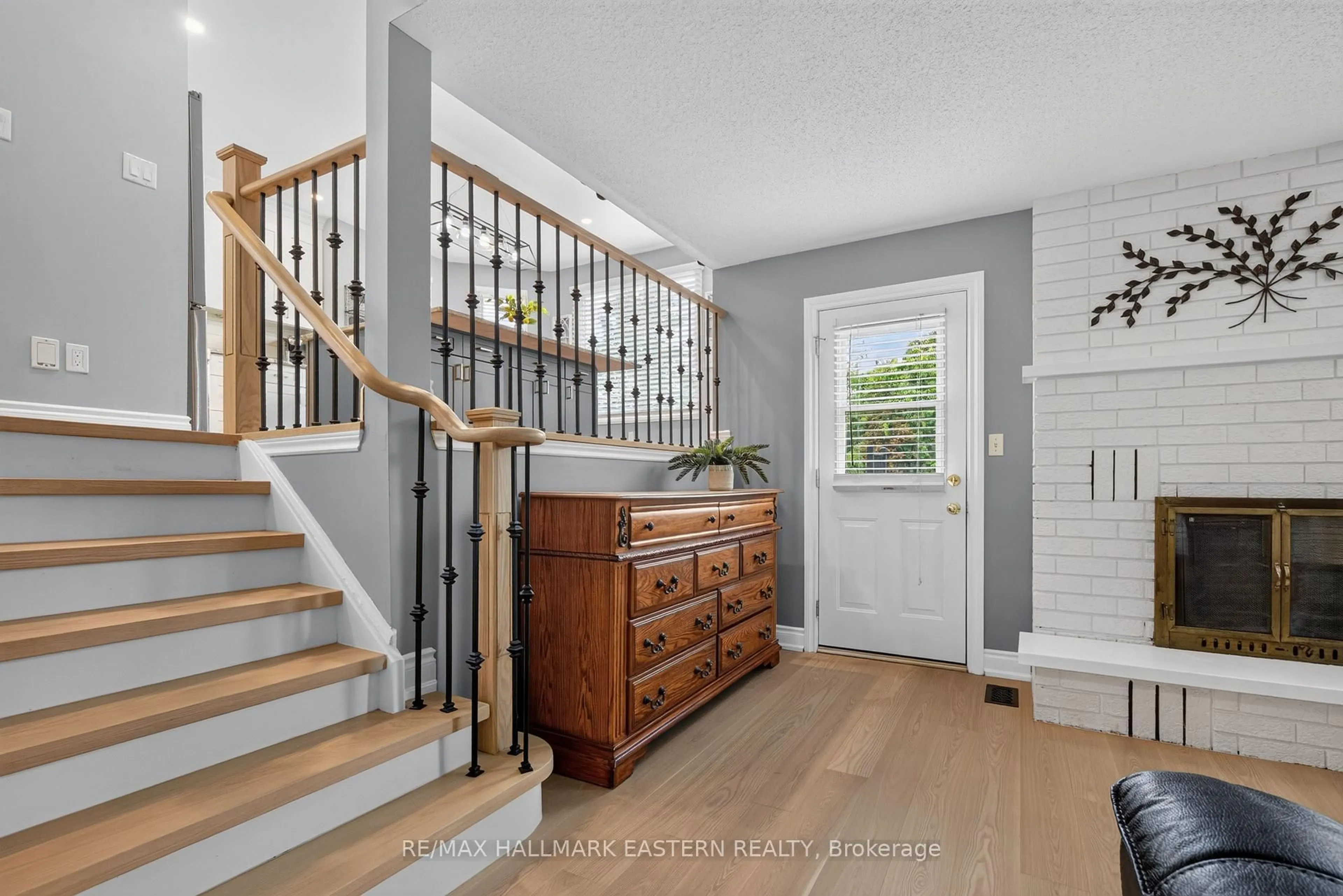 Indoor entryway for 18 Hodgson St, Port Hope Ontario L1A 4G7