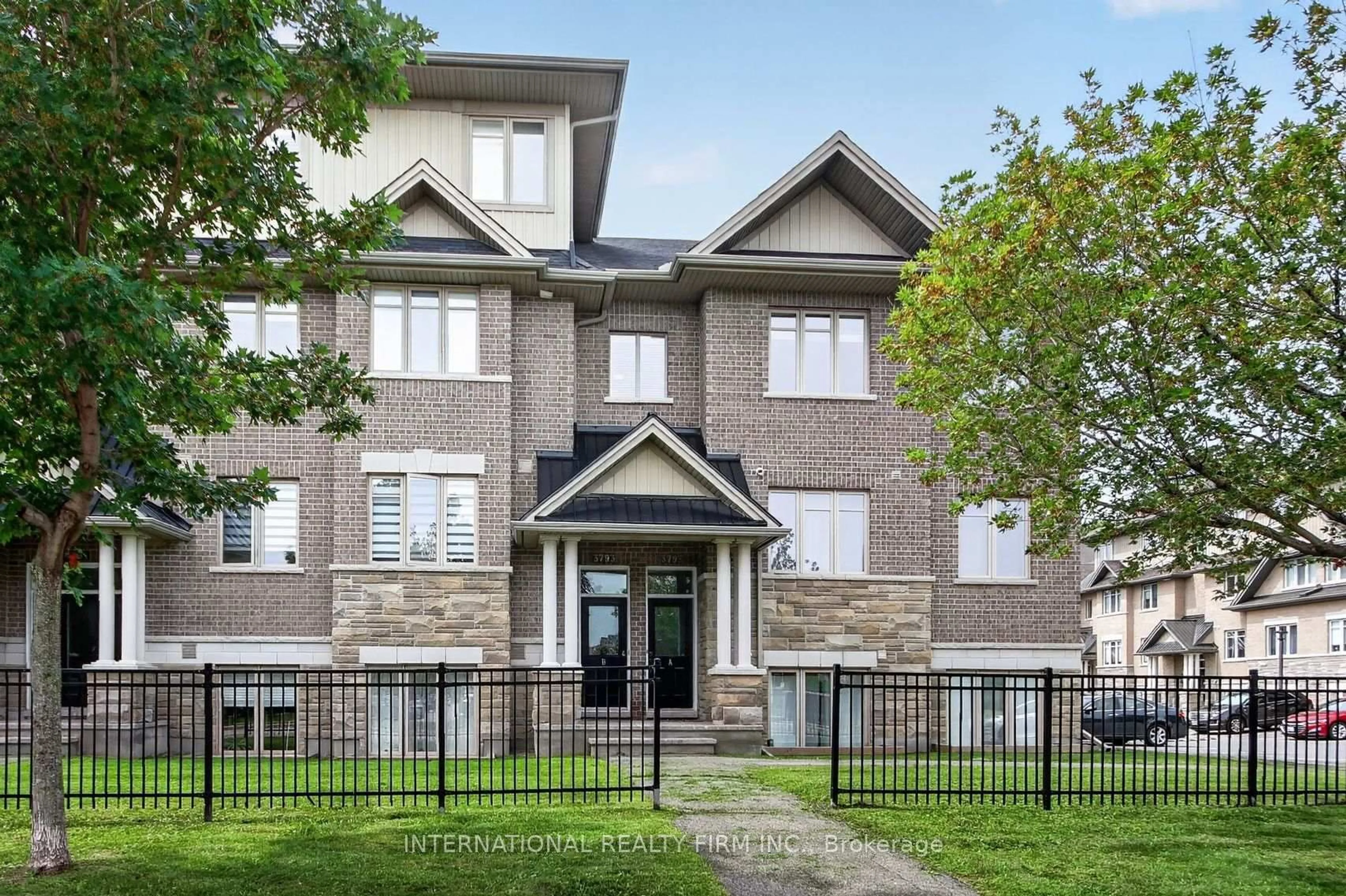 Home with brick exterior material, building for 3793 Canyon Walk Dr #1, Ottawa Ontario K1V 2M4