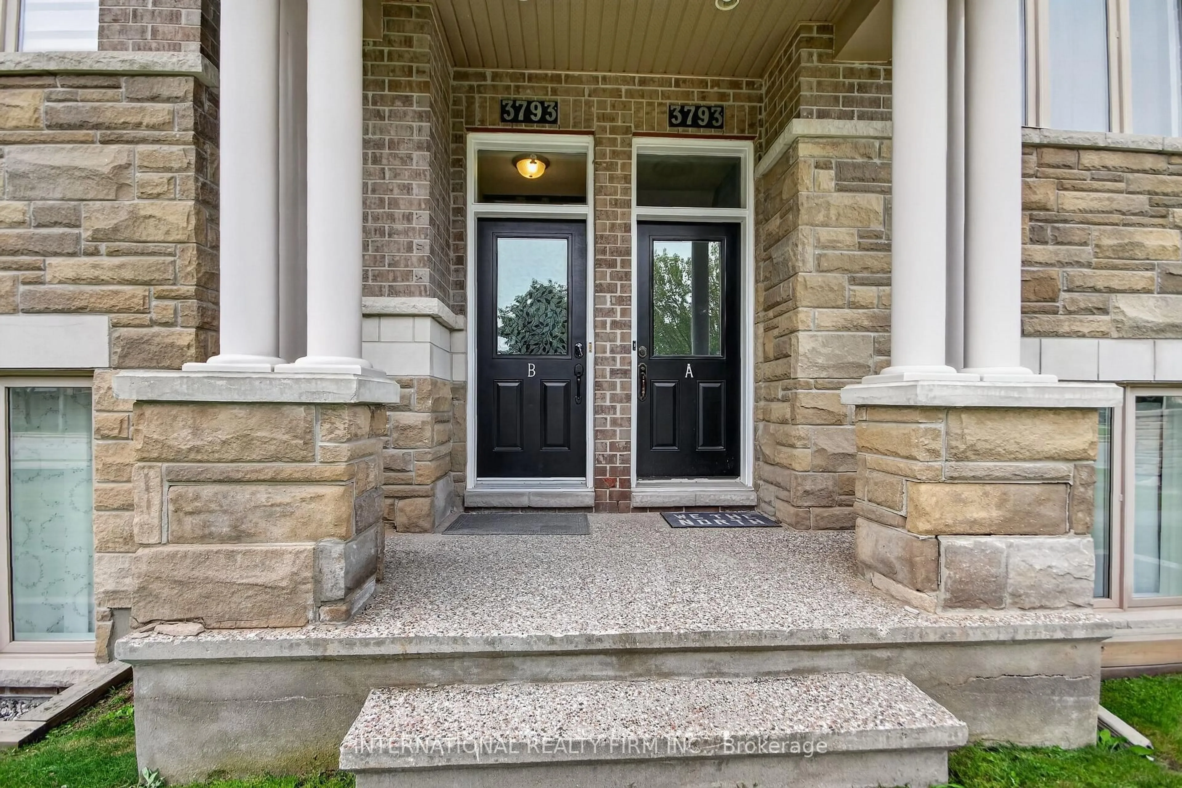 Indoor entryway for 3793 Canyon Walk Dr #1, Ottawa Ontario K1V 2M4