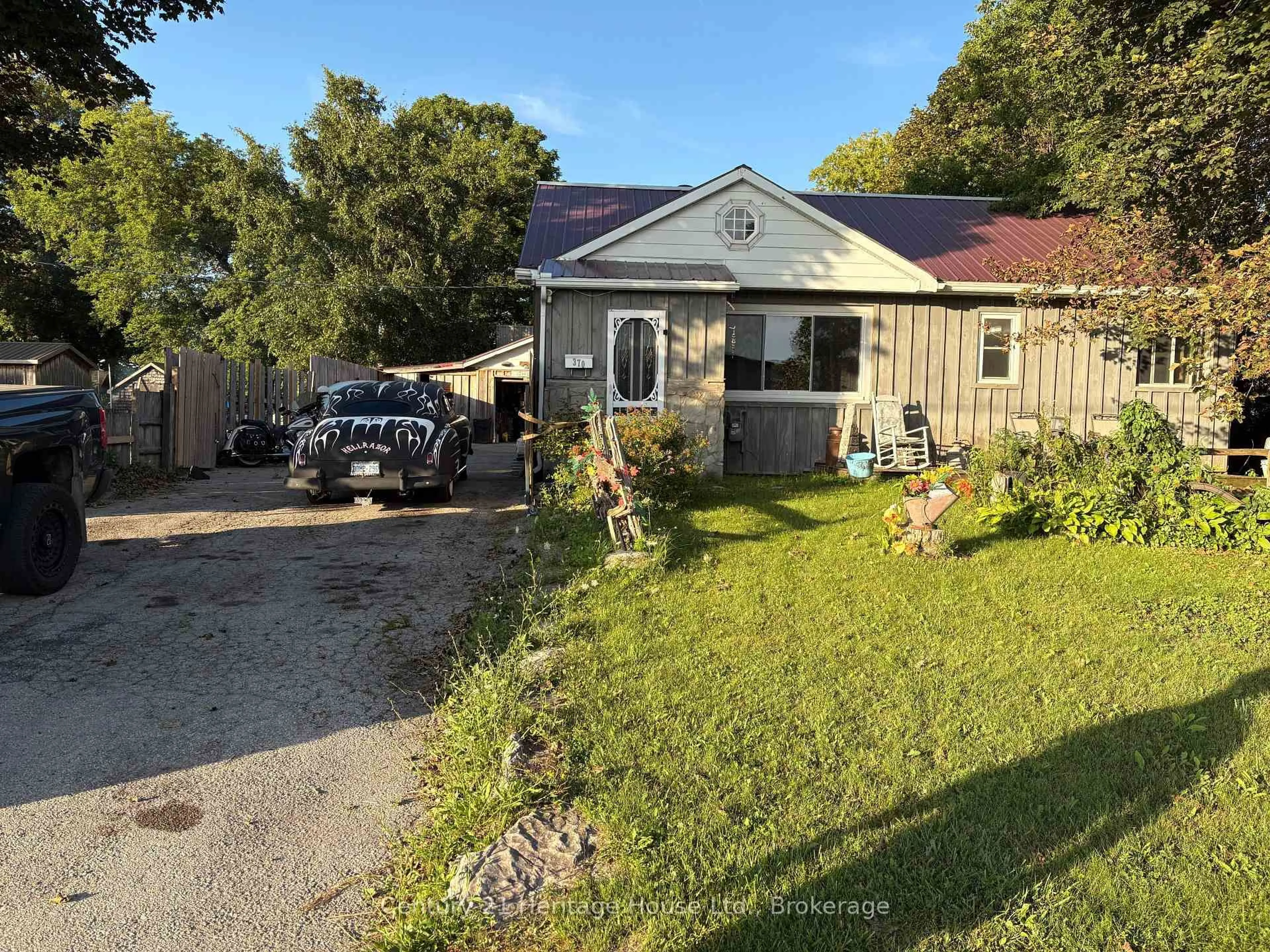 A pic from outside/outdoor area/front of a property/back of a property/a pic from drone, street for 370 Foster St, Wellington North Ontario N0G 2L1