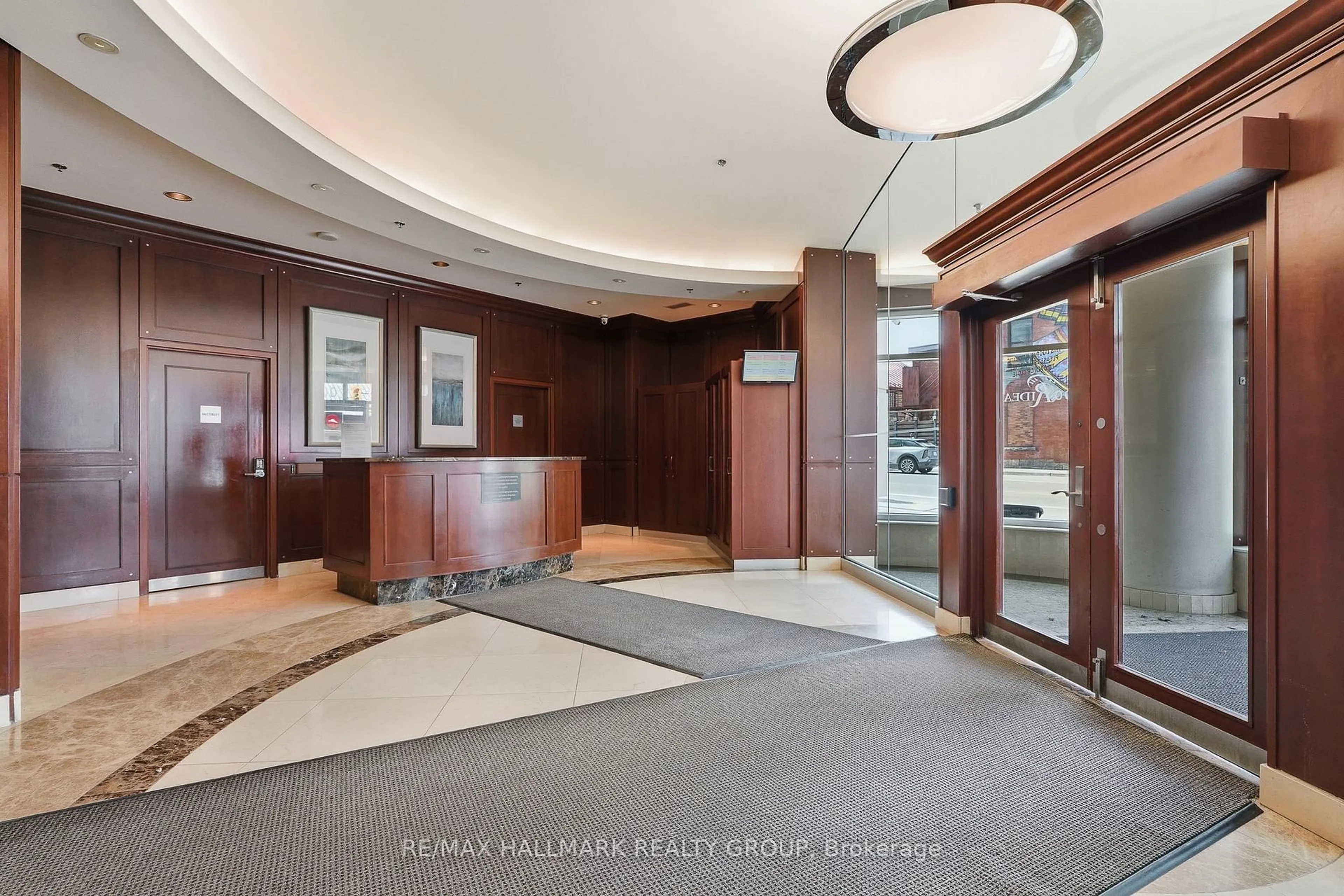Indoor foyer for 200 RIDEAU St #809, Ottawa Ontario K1N 5Y1