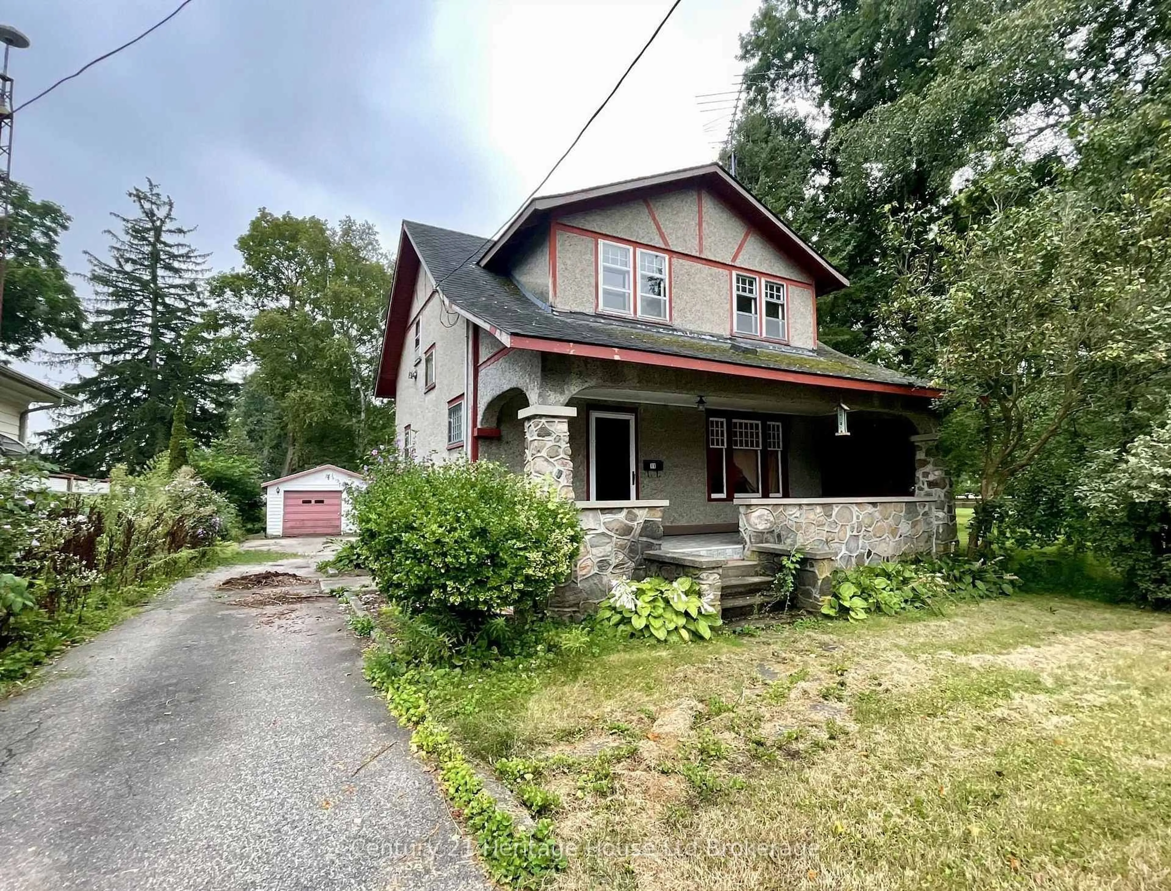A pic from outside/outdoor area/front of a property/back of a property/a pic from drone, street for 11 Adams St, Norfolk Ontario N0J 1E0