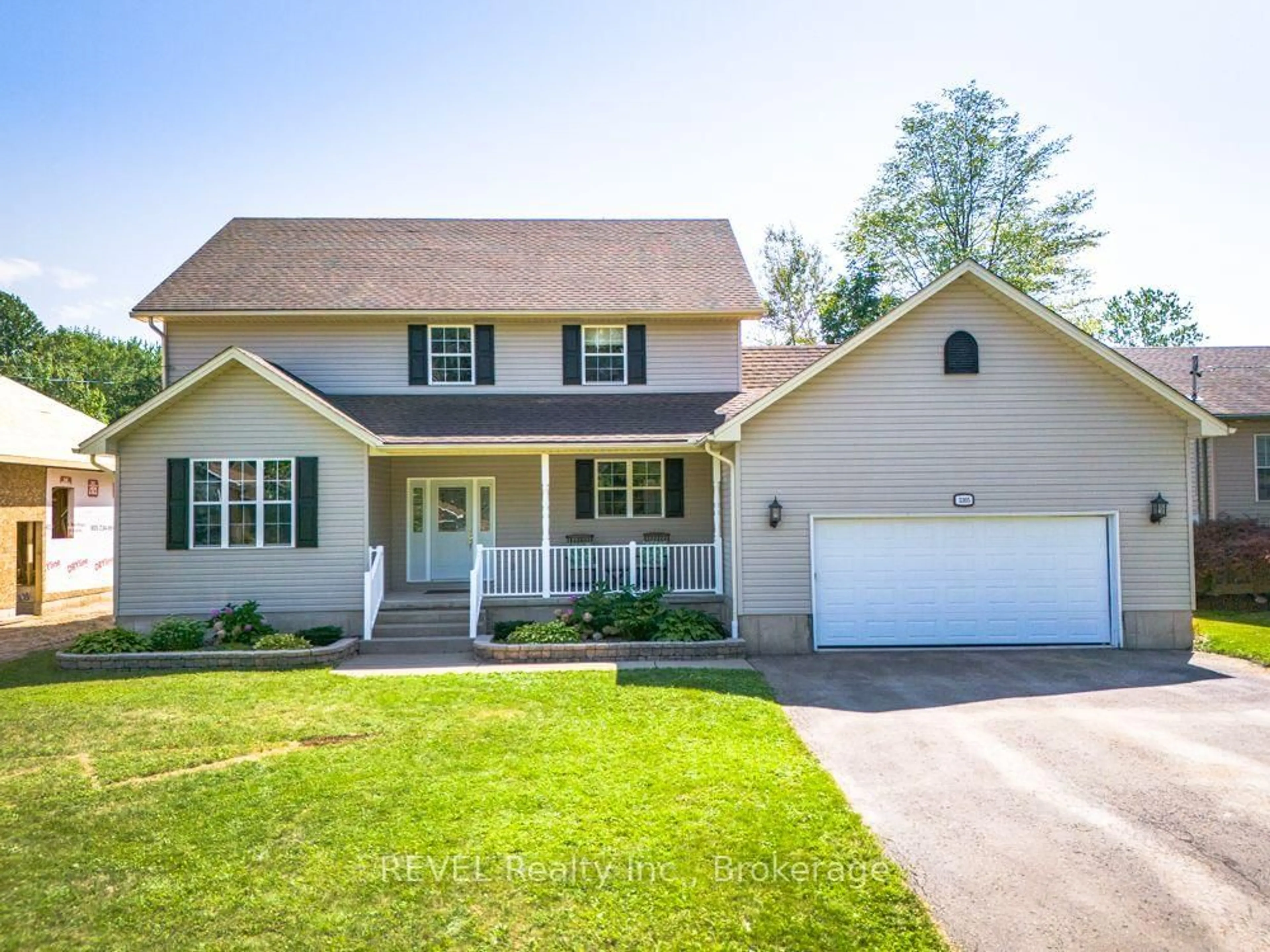 Home with vinyl exterior material, street for 3305 HYMAN Ave, Fort Erie Ontario L0S 1N0
