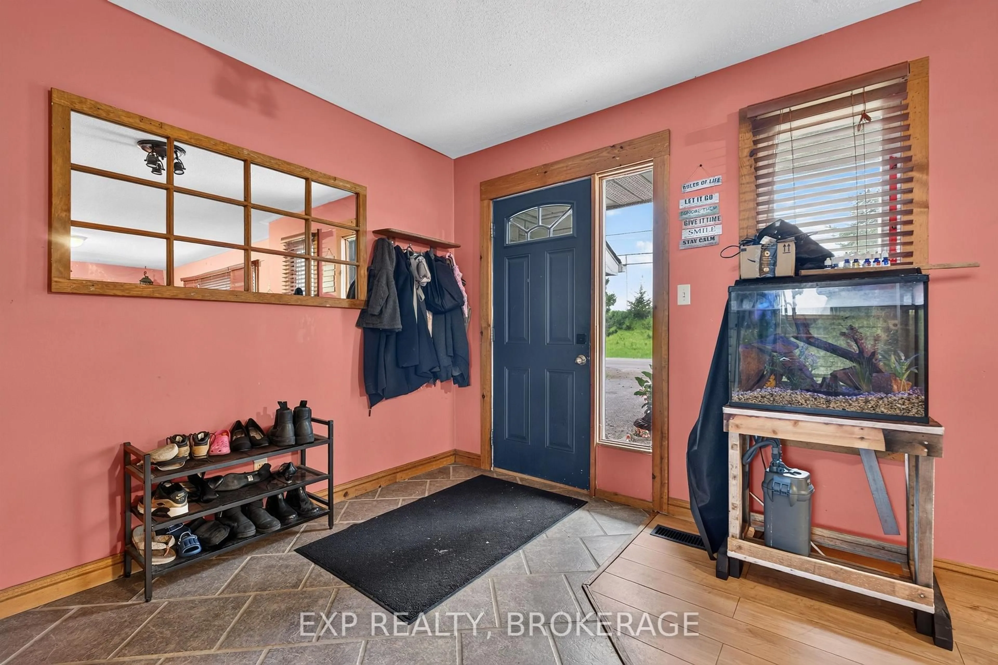 Indoor entryway for 1664 WALLBRIDGE LOYALIST Rd, Belleville Ontario K8N 4Z5
