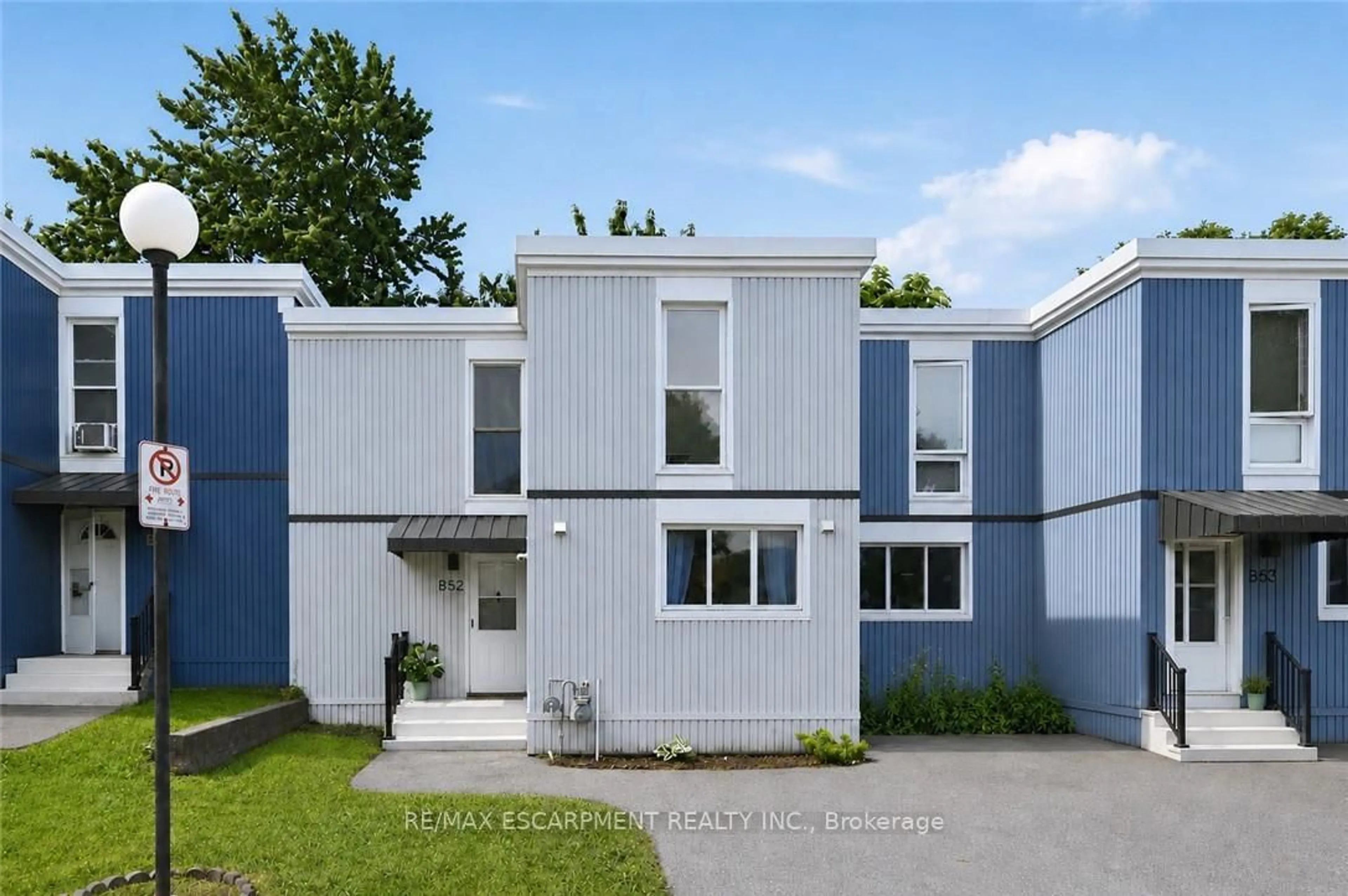 Home with vinyl exterior material, street for 25 Britten Clse #B52, Hamilton Ontario L9C 4J8