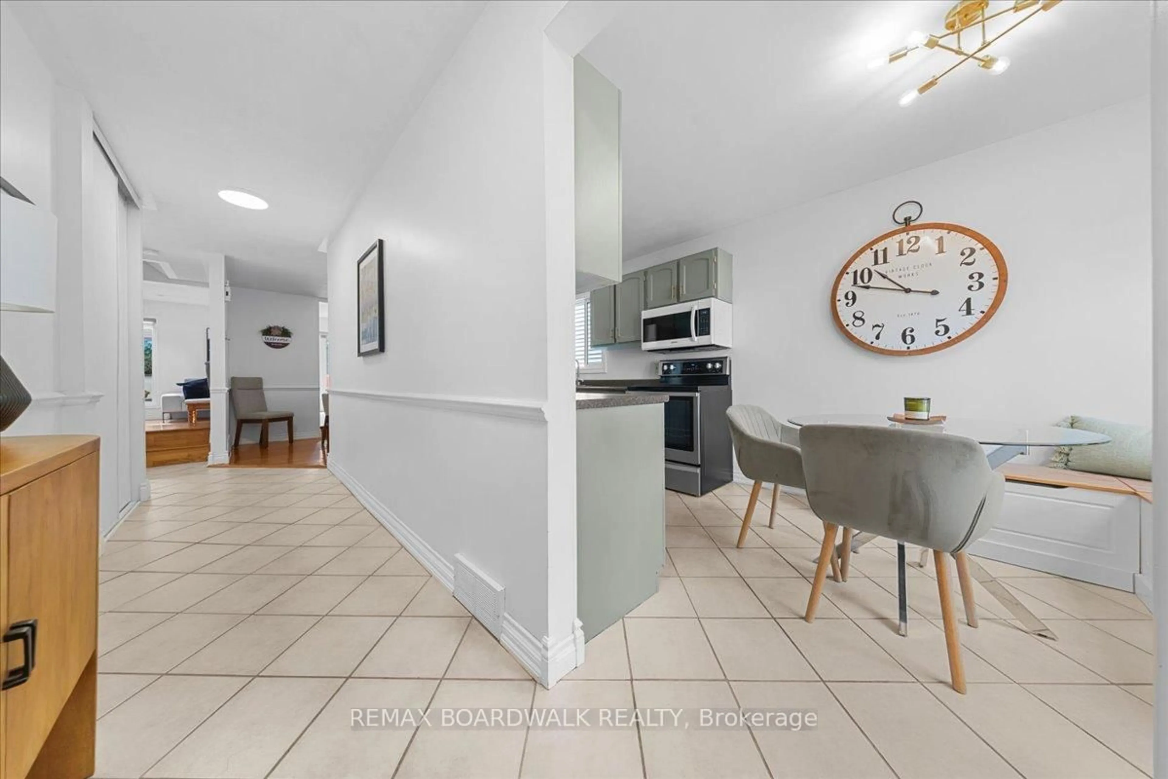Standard kitchen, unknown for 6584 Legault St, Orleans Ontario K1C 2Z1