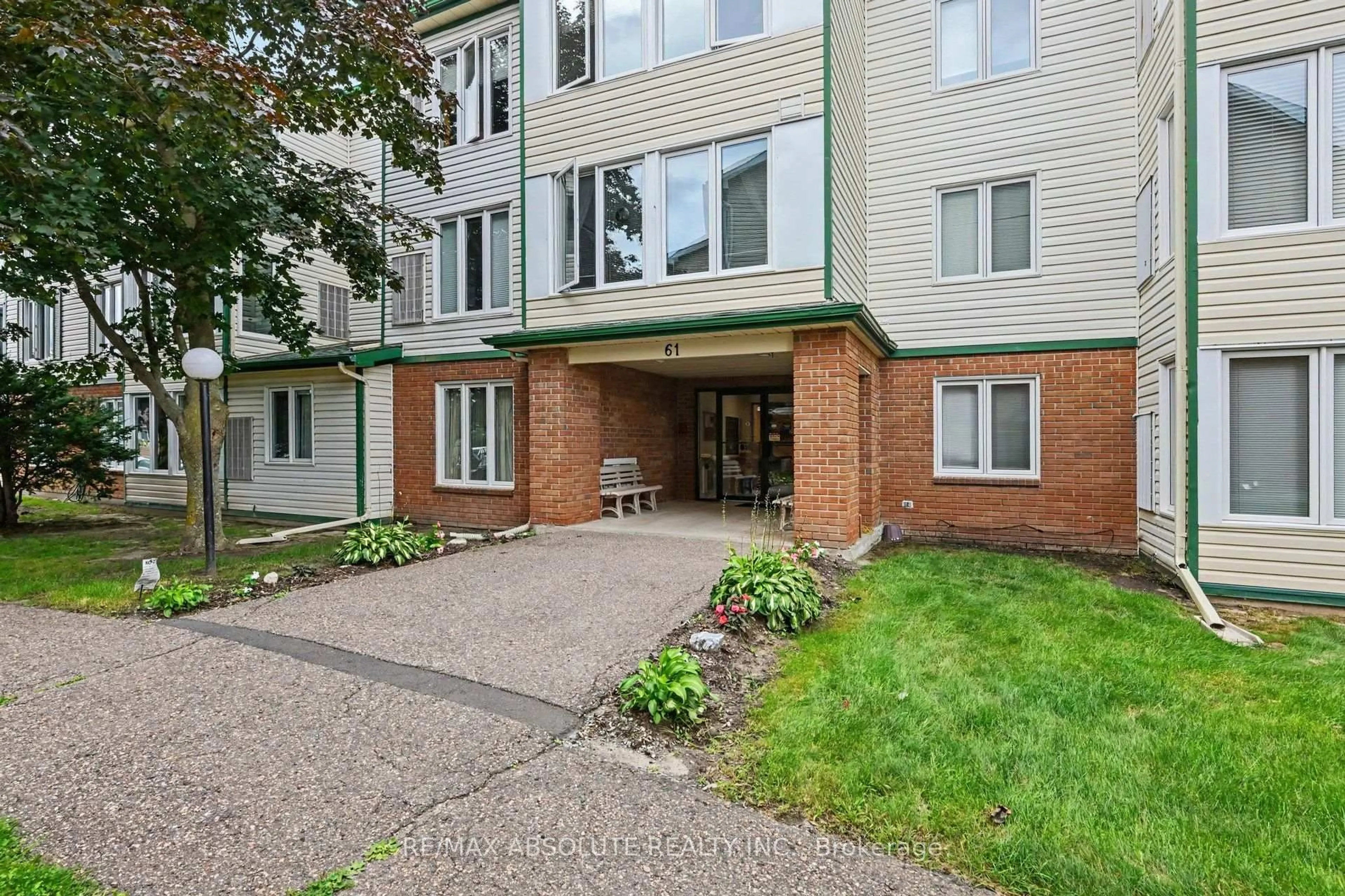 Patio, street for 61 Jack Cres #206, Arnprior Ontario K7S 3T7