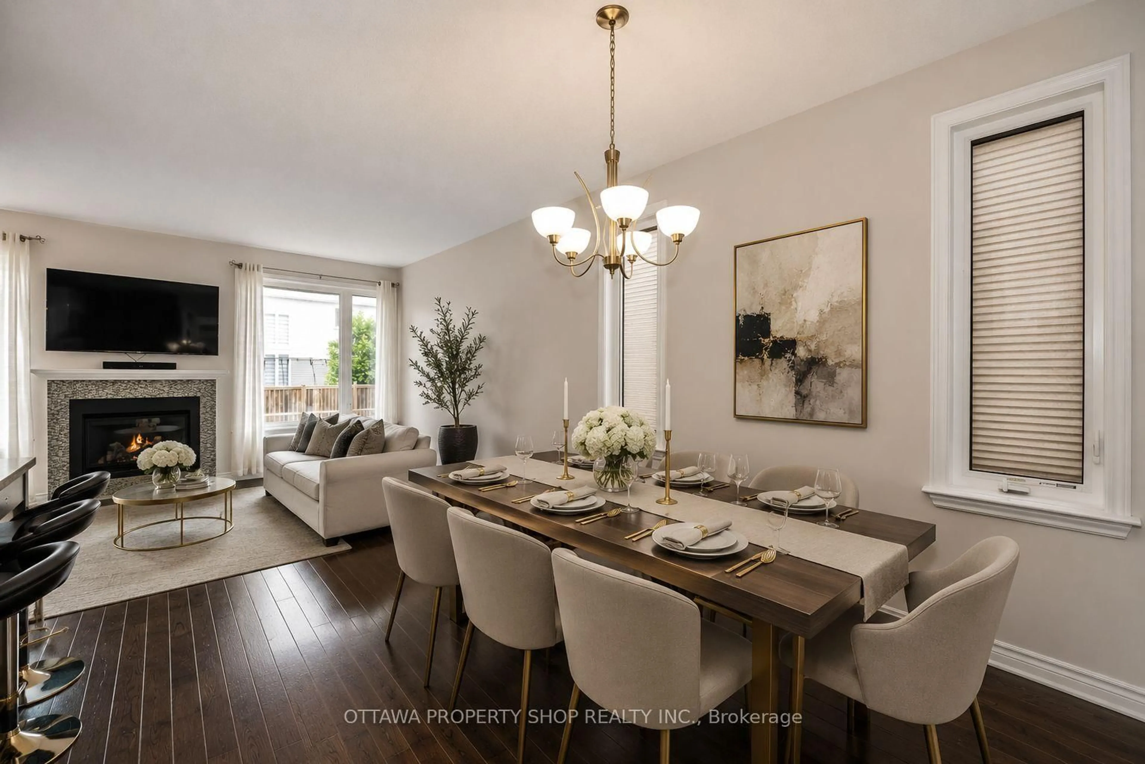 Dining room, wood/laminate floor for 393 Livery St, Stittsville Ontario K2V 0B5