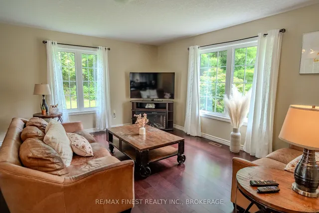 695 Westport Rd, Godfrey 5