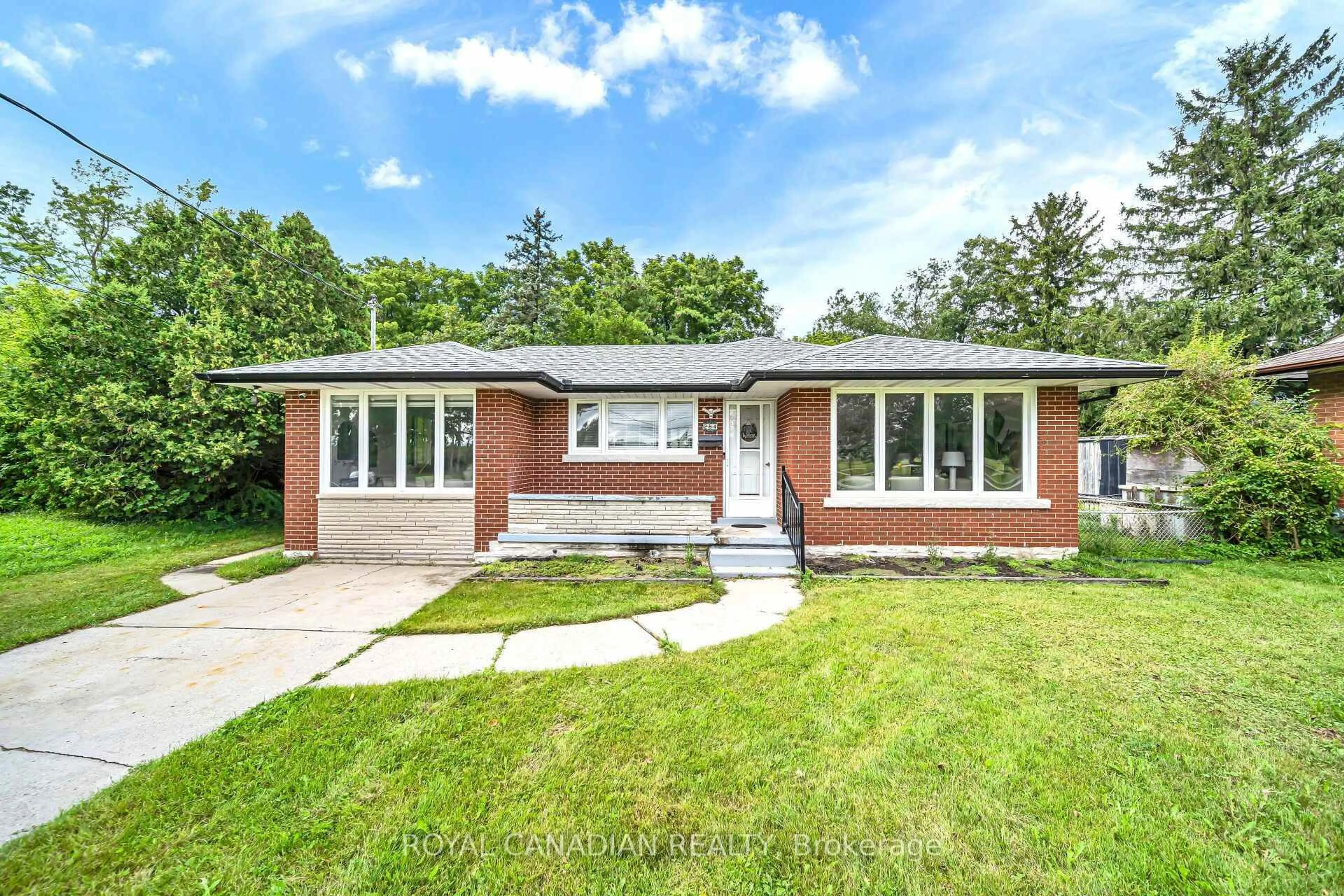 Home with brick exterior material, street for 284 Cedar Cres, Cambridge Ontario N1S 1X1