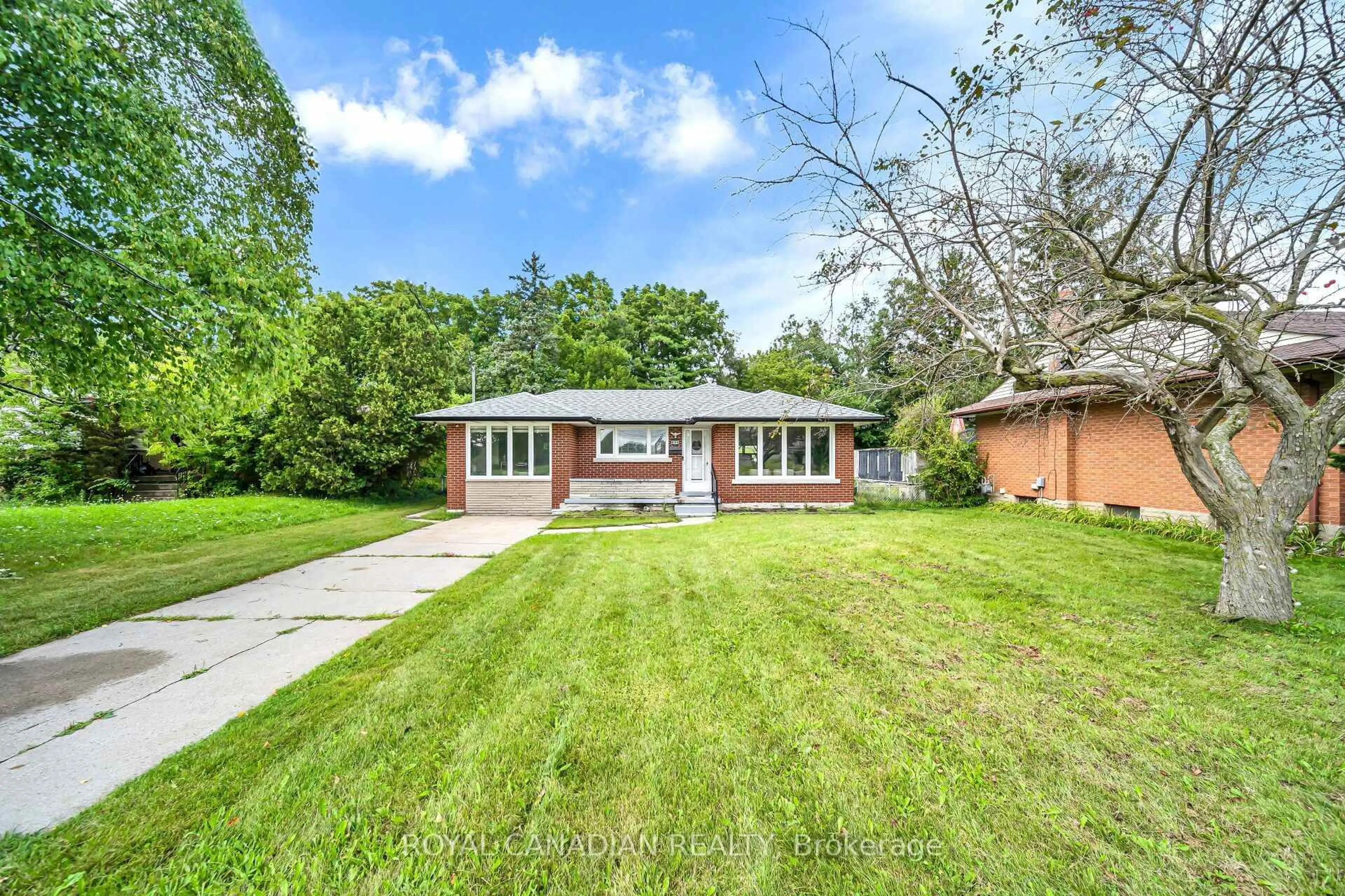 Home with brick exterior material, street for 284 Cedar Cres, Cambridge Ontario N1S 1X1