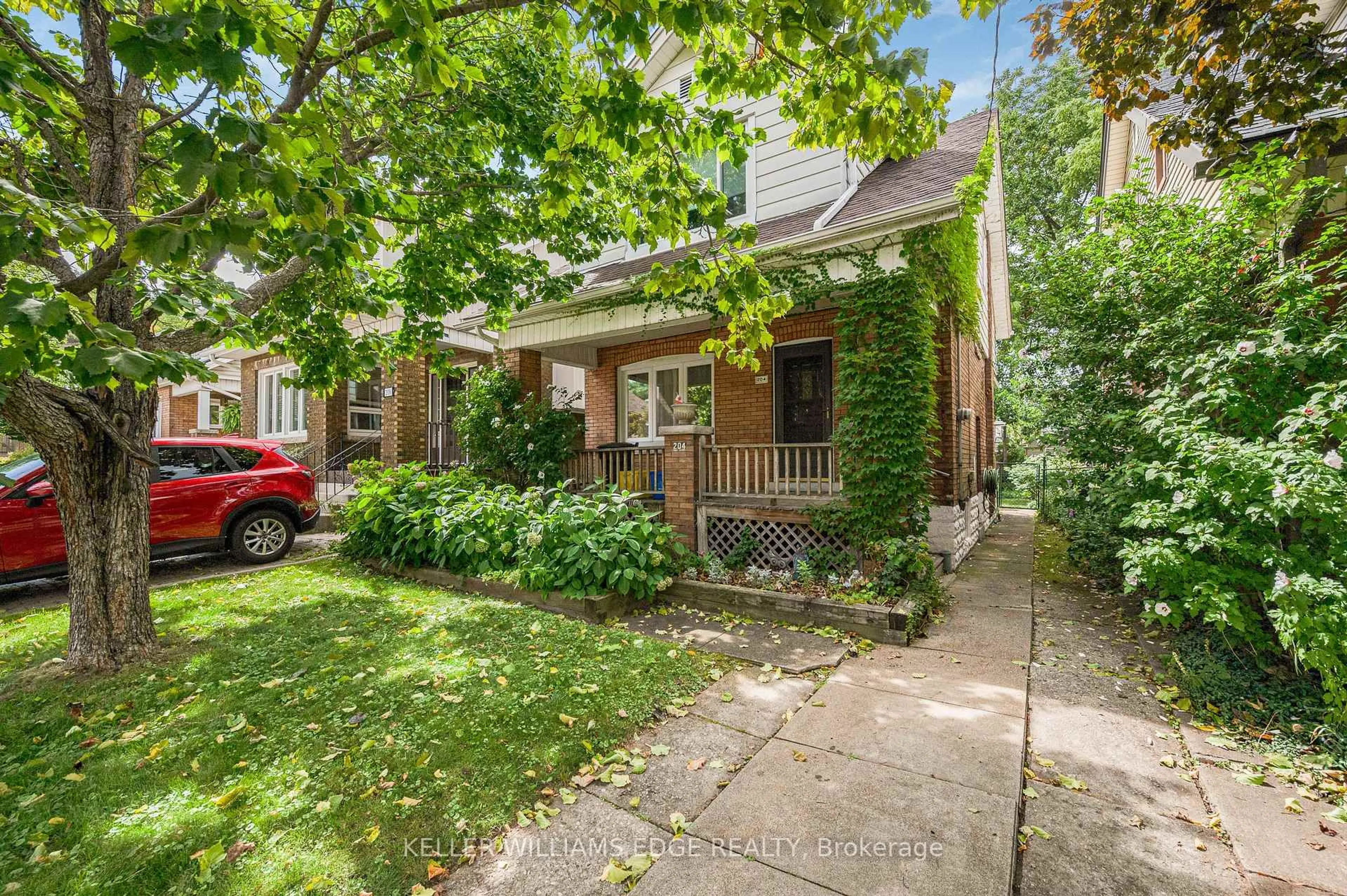 Home with brick exterior material, street for 204 Rosslyn Ave, Hamilton Ontario L8M 3J5