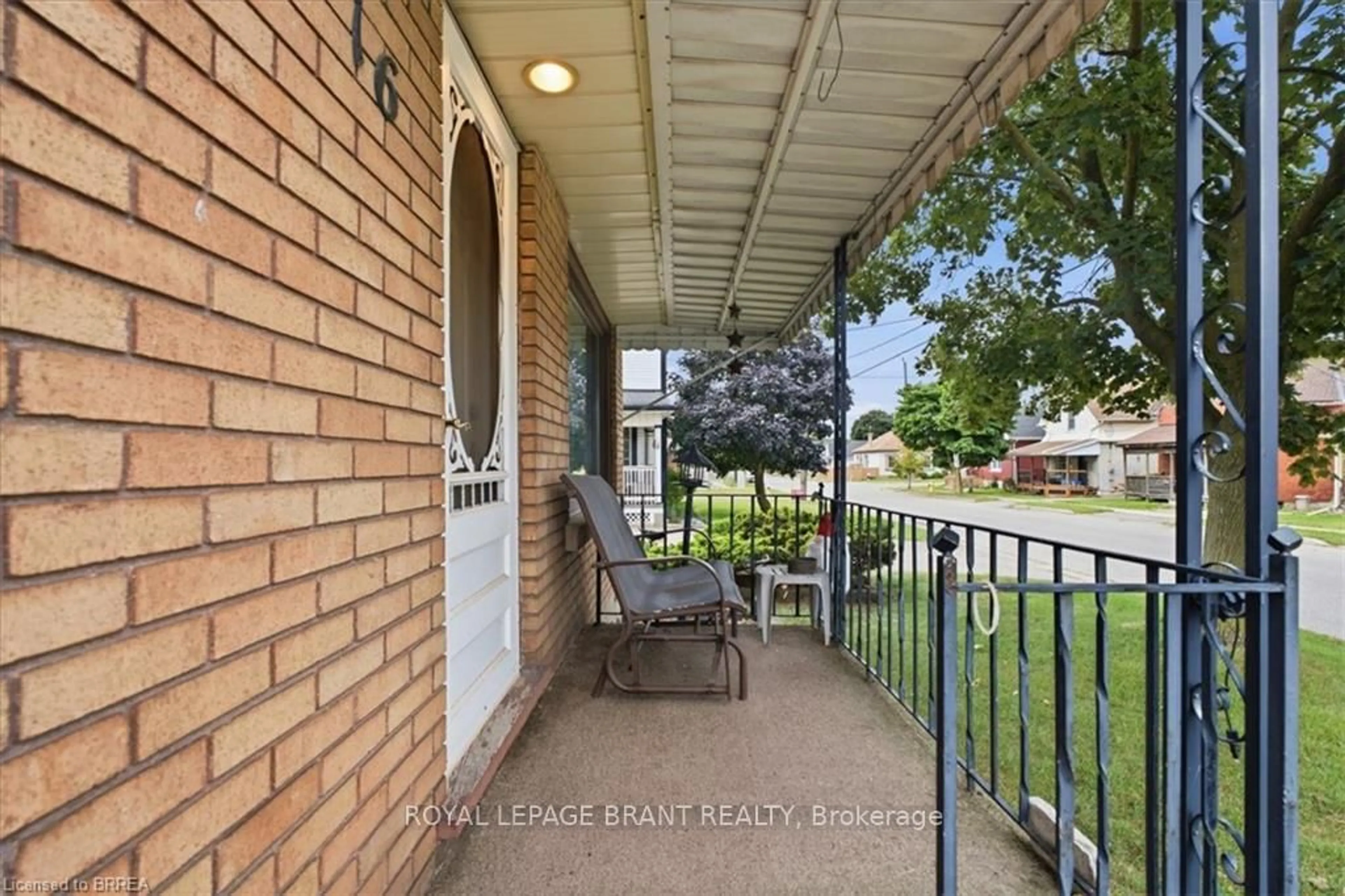 Patio, street for 16 Mintern Ave, Brantford Ontario N3S 1K6