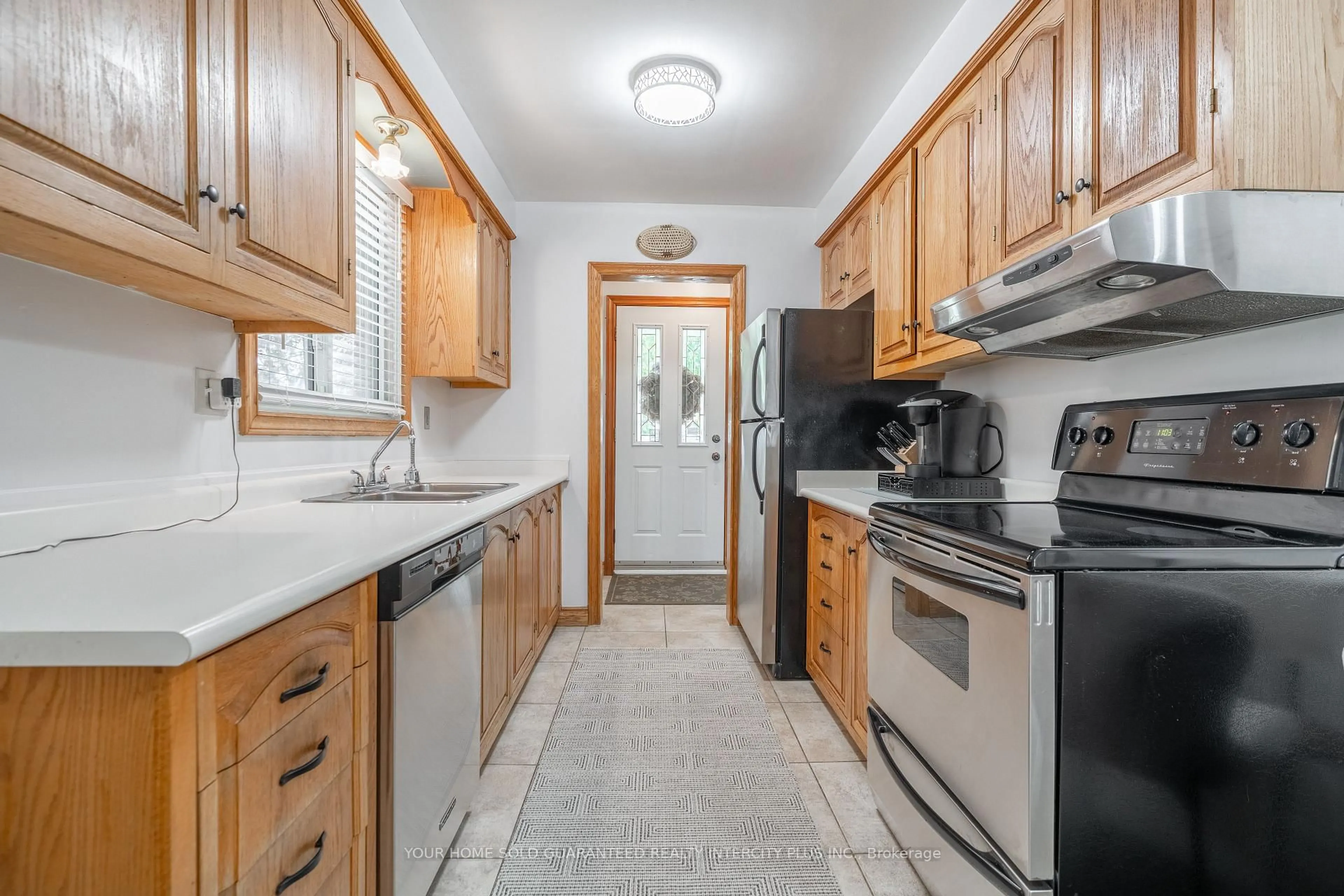 Standard kitchen, unknown for 130 Burrwood Dr, Hamilton Ontario L9C 3T2