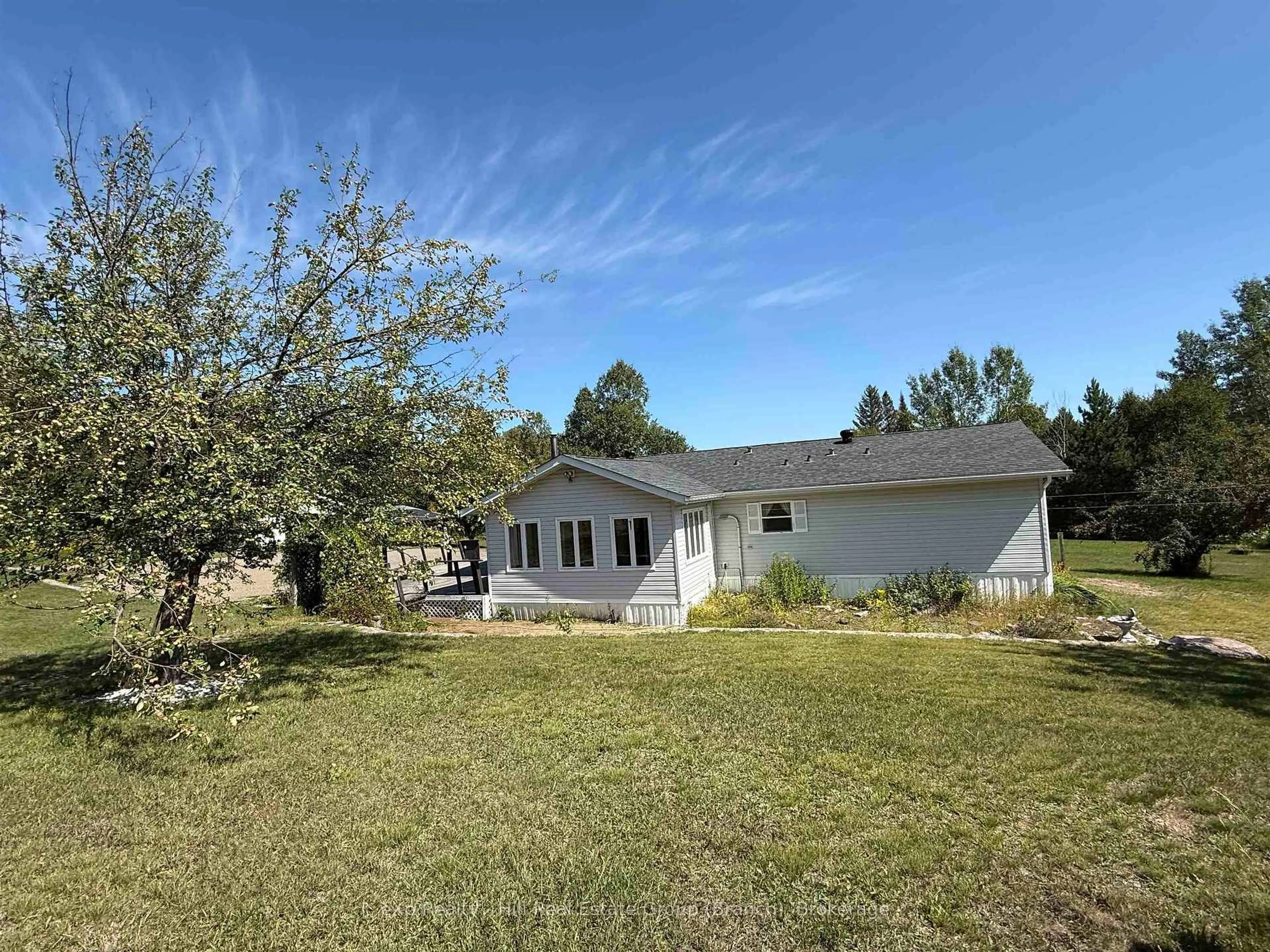 A pic from outside/outdoor area/front of a property/back of a property/a pic from drone, unknown for 7 Kari Crt, Thunder Bay Remote Area Ontario P7G 0G4
