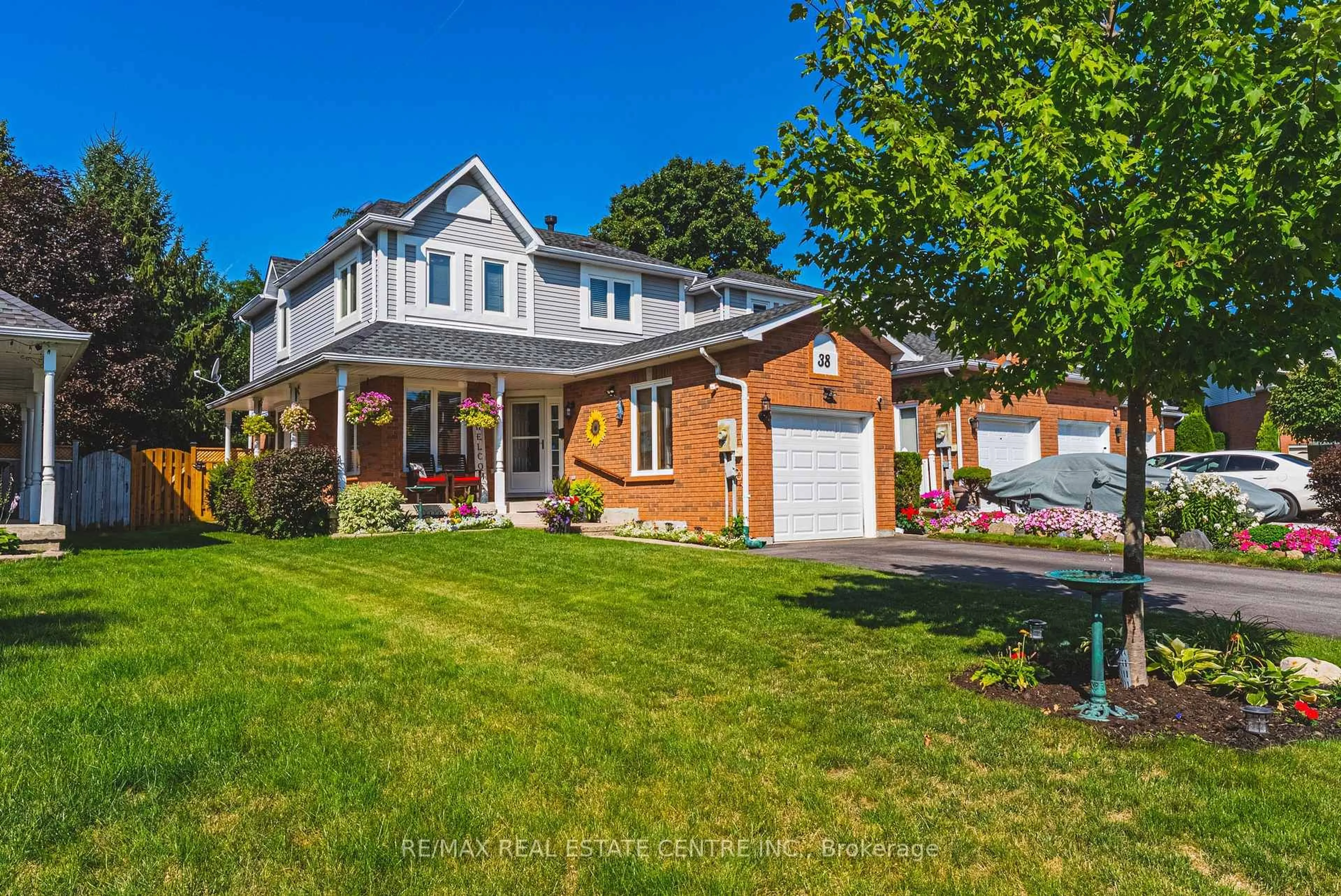 Home with brick exterior material, street for 38 Fairgreen Clse, Cambridge Ontario N1T 1T6