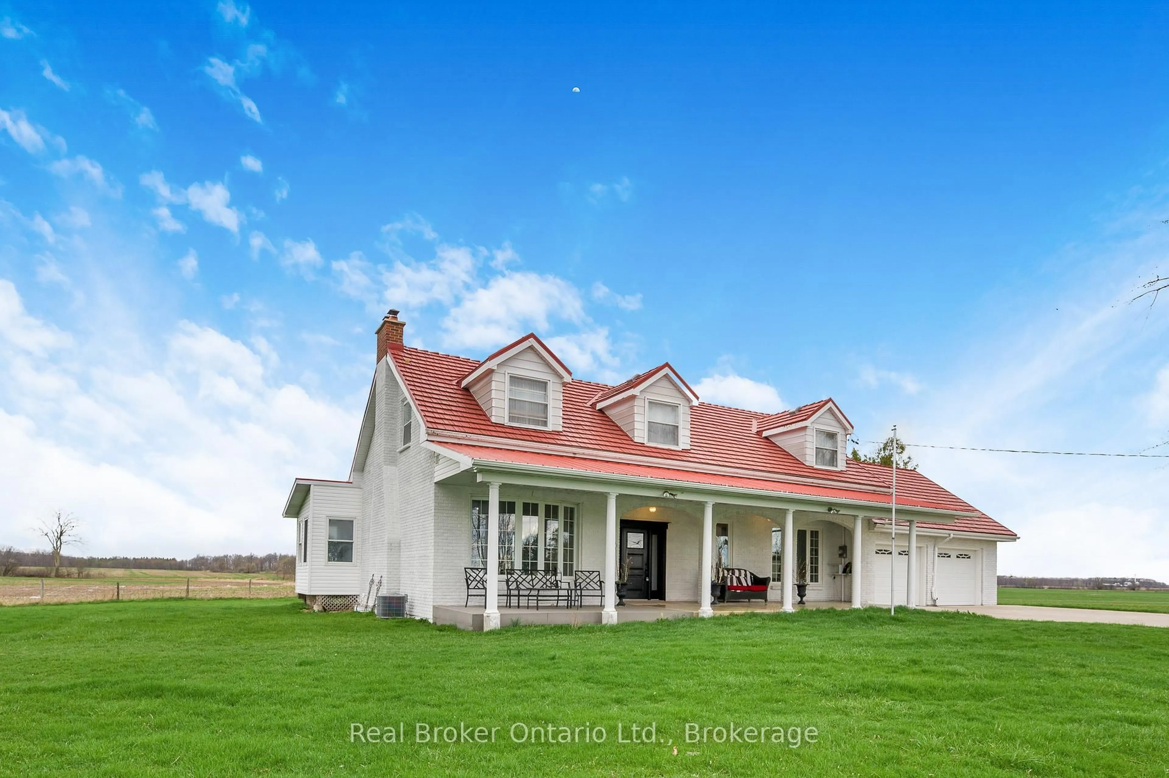 A pic from outside/outdoor area/front of a property/back of a property/a pic from drone, building for 501 Concession 2 Rd, Haldimand Ontario N0A 1C0