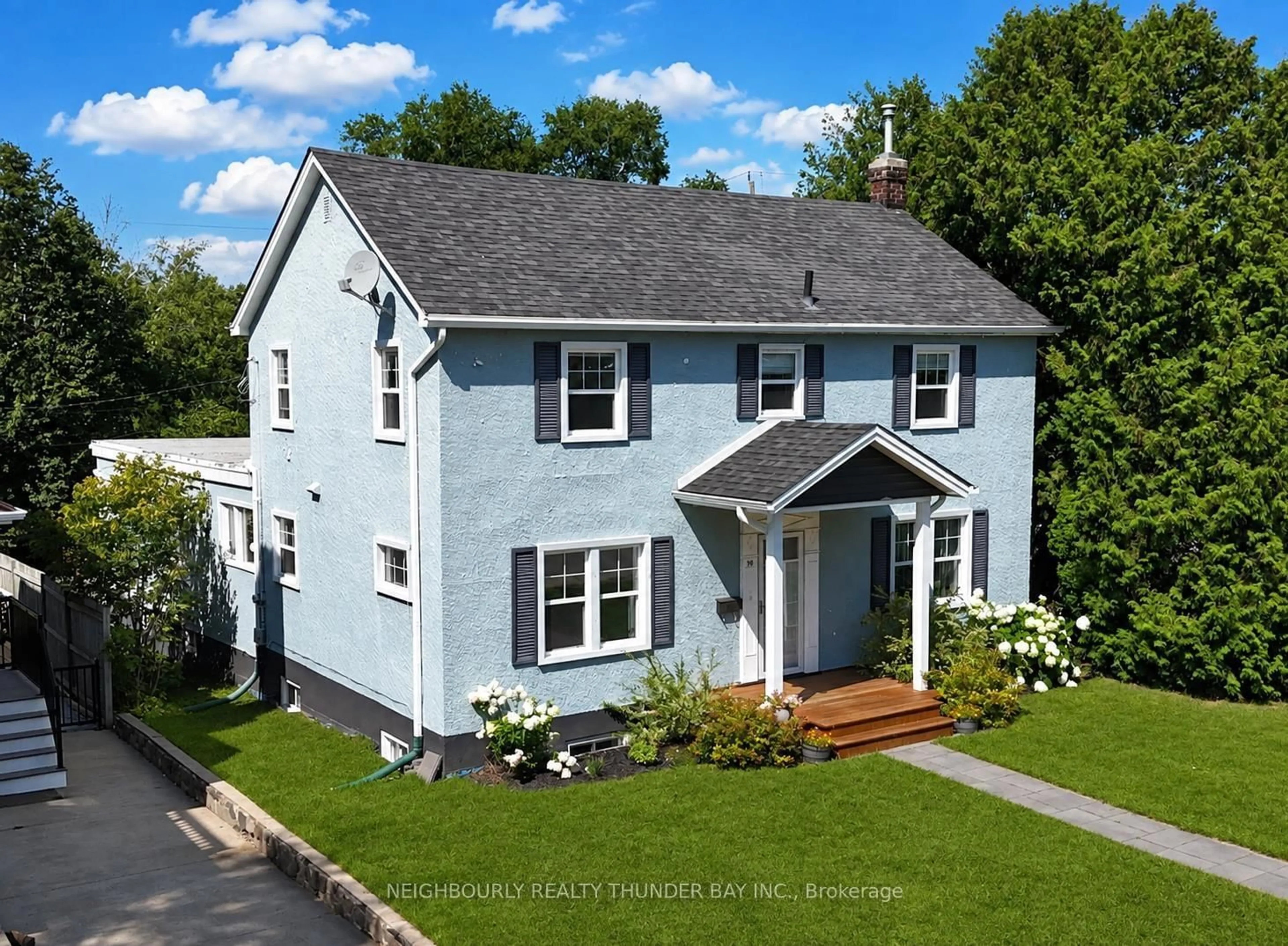 Home with vinyl exterior material, street for 54 Summit Ave, Thunder Bay Ontario P7B 3N9