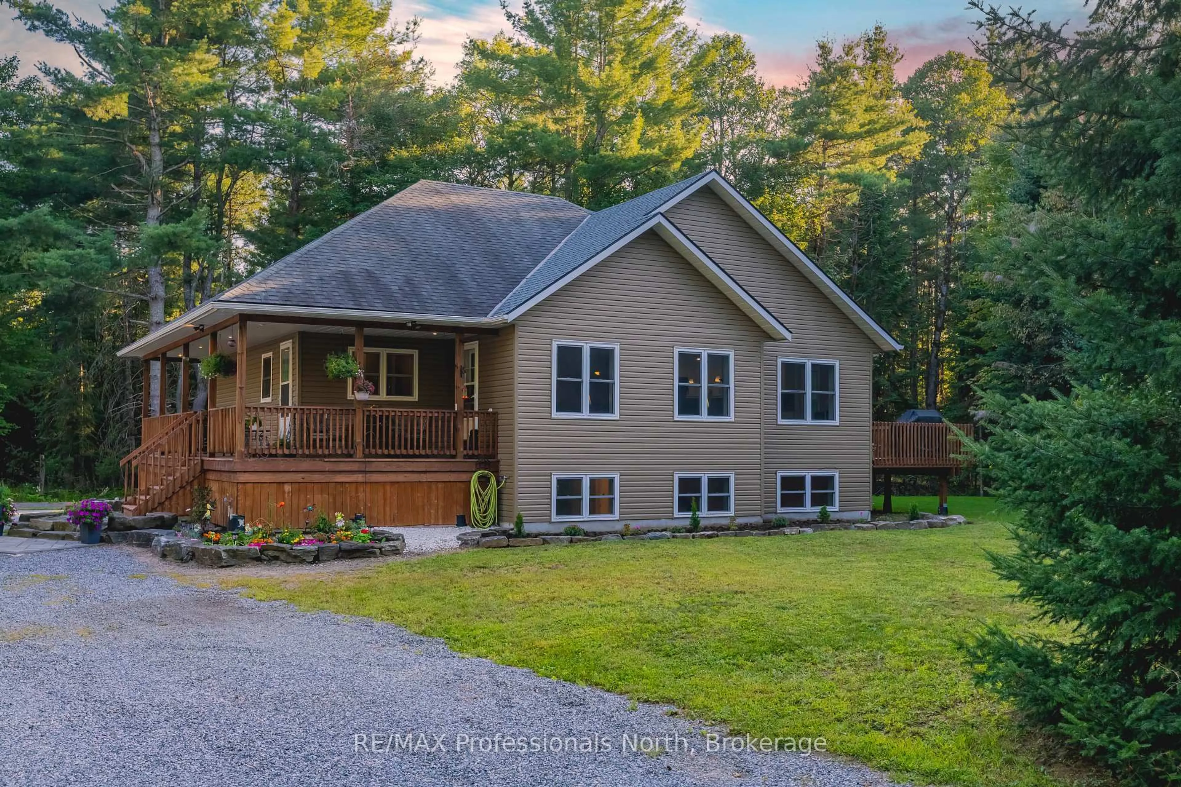 A pic from outside/outdoor area/front of a property/back of a property/a pic from drone, water/lake/river/ocean view for 419 South Mary Lake Rd, Huntsville Ontario P0B 1L0