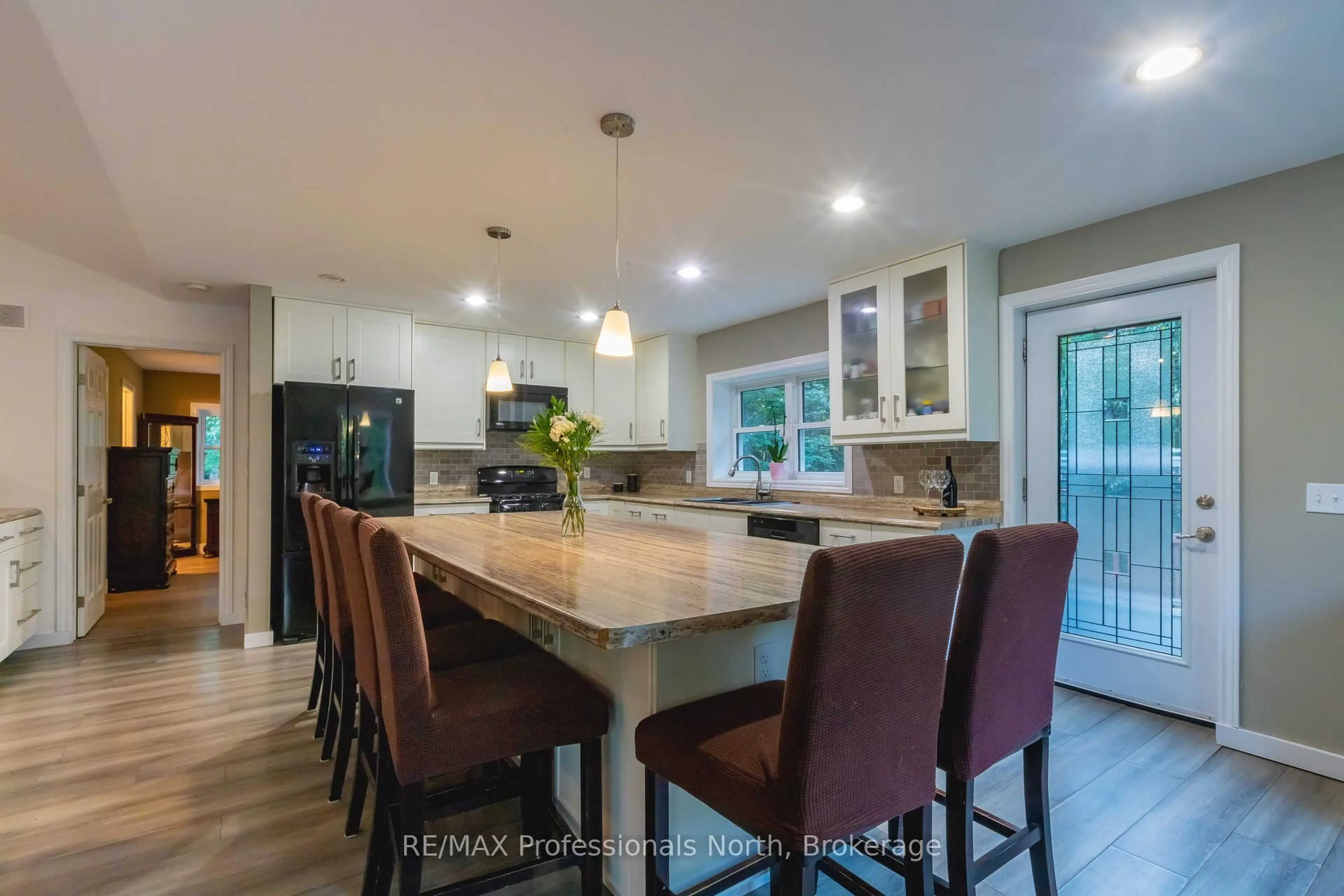 Open concept kitchen, unknown for 419 South Mary Lake Rd, Huntsville Ontario P0B 1L0