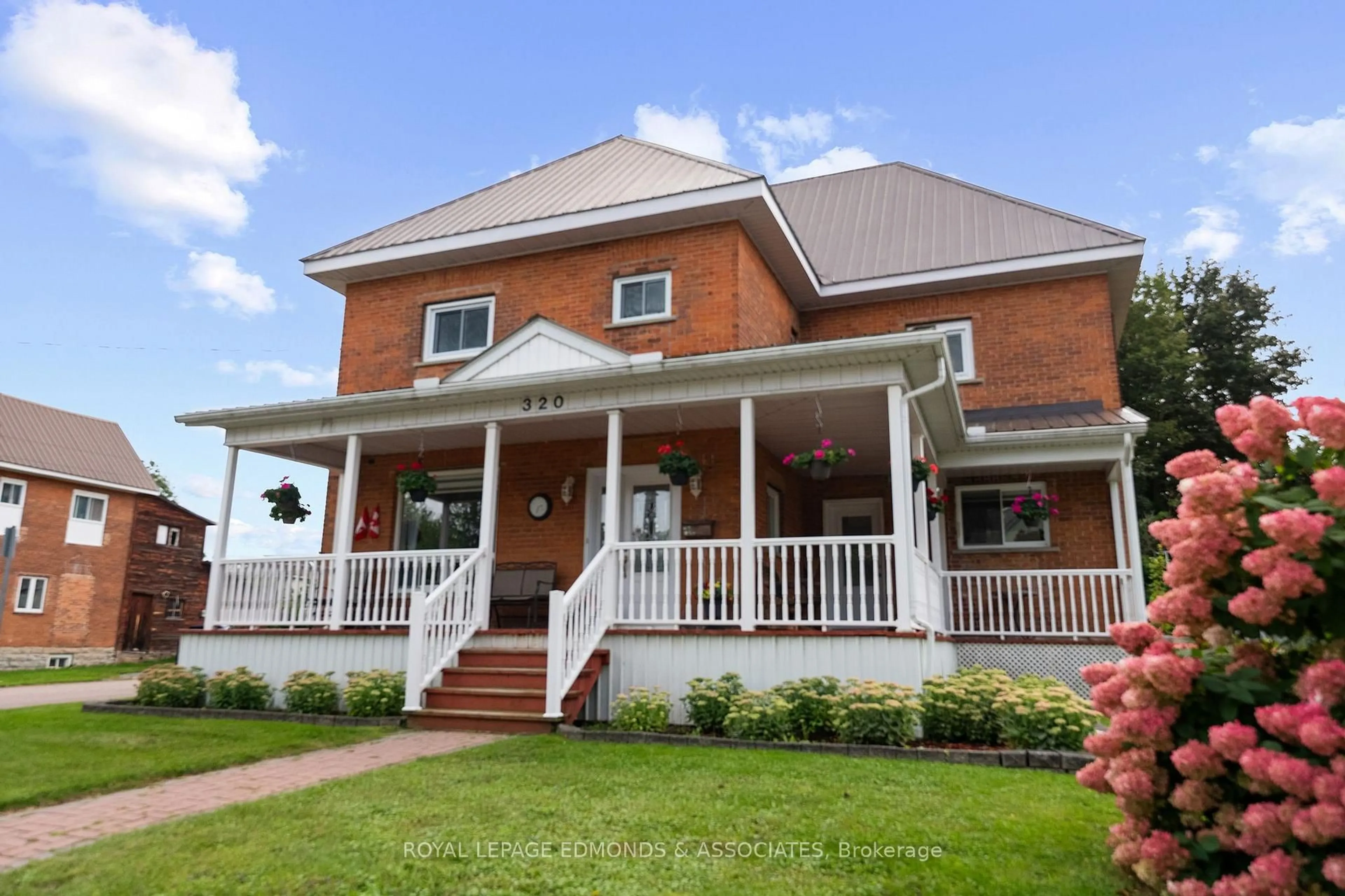 Home with brick exterior material, building for 320 Alfred St, Pembroke Ontario K8A 3A6