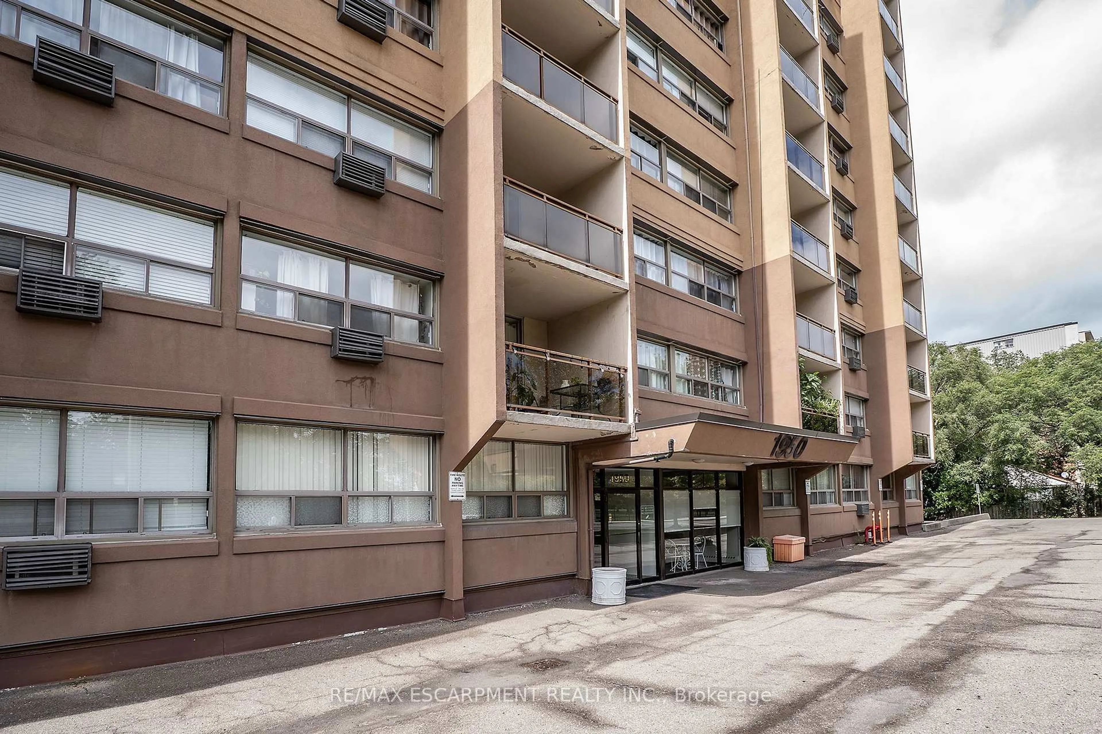 Unknown for 1950 Main St #307, Hamilton Ontario L8S 4M9