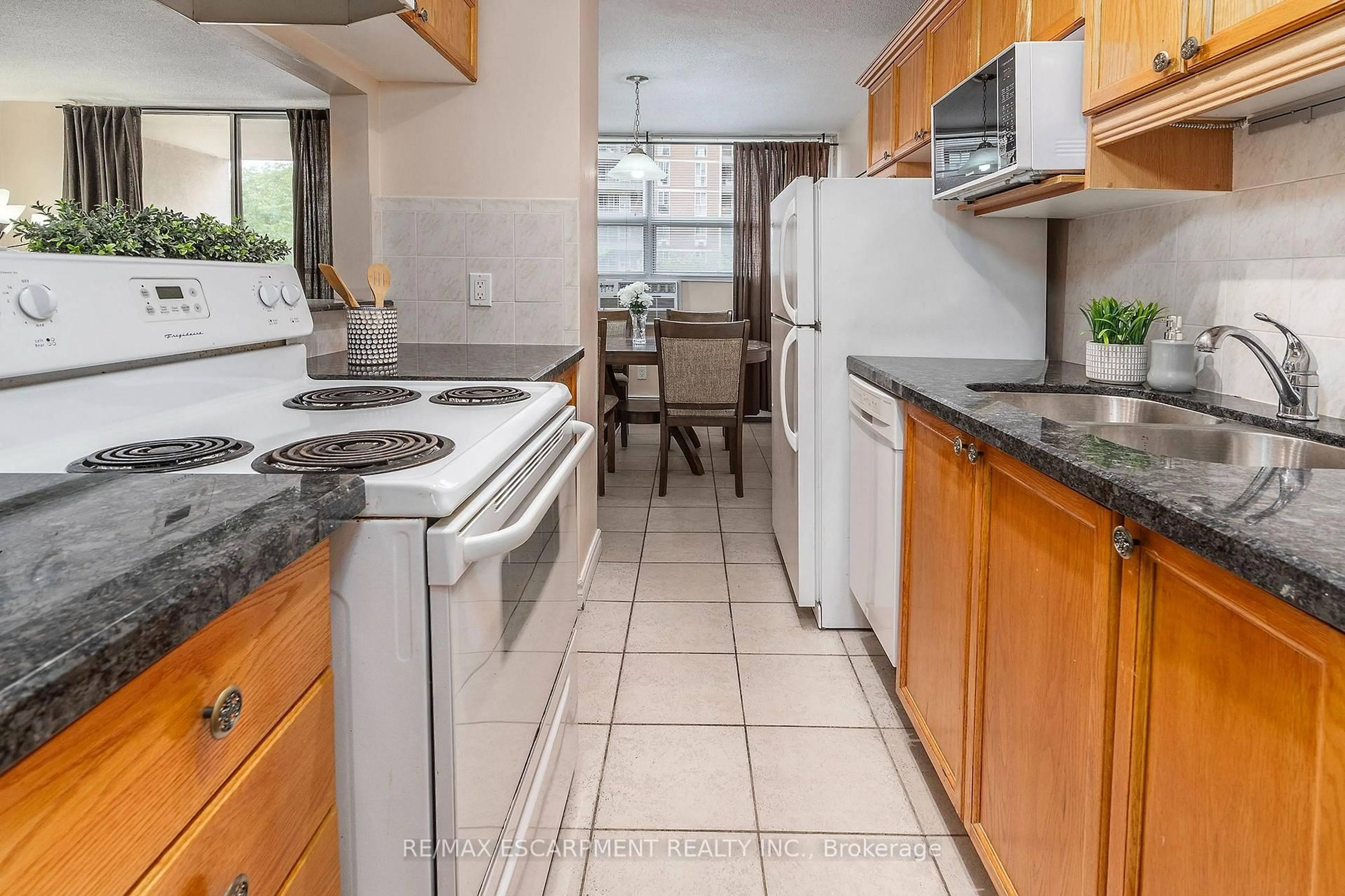 Standard kitchen, ceramic/tile floor for 1950 Main St #307, Hamilton Ontario L8S 4M9