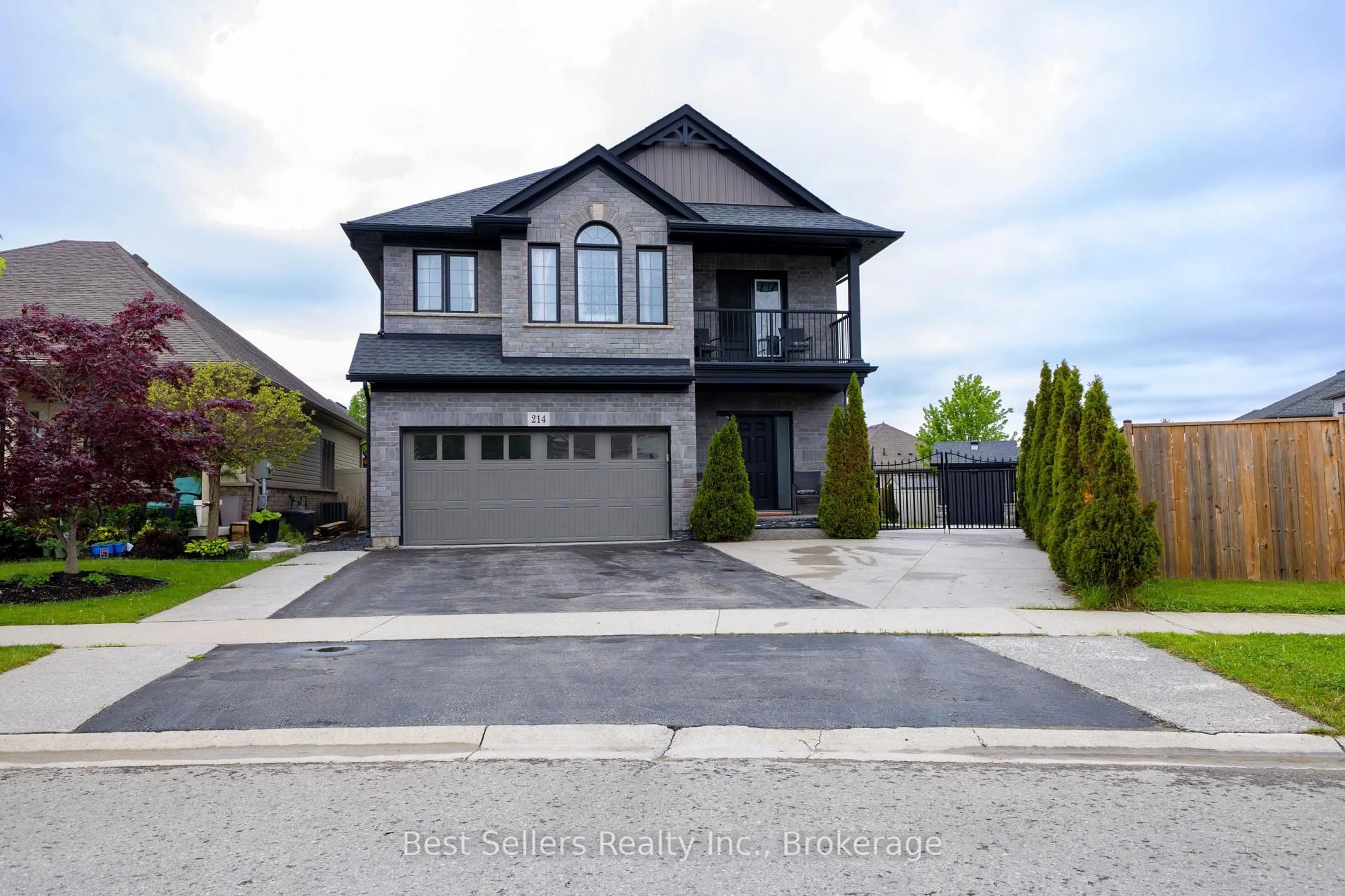Home with brick exterior material, street for 214 Cardinal Cres, Welland Ontario L3C 0B1