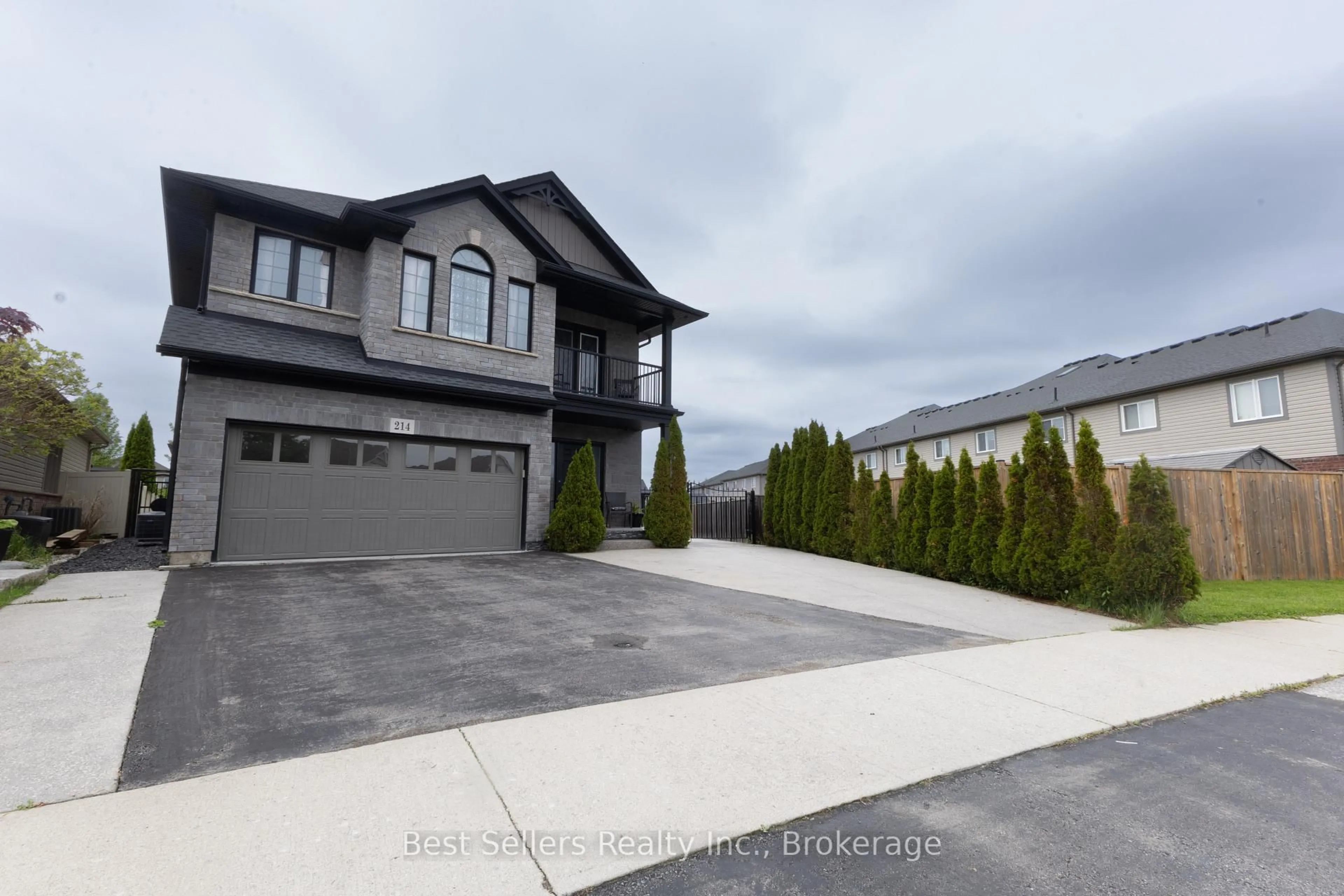 Unknown for 214 Cardinal Cres, Welland Ontario L3C 0B1