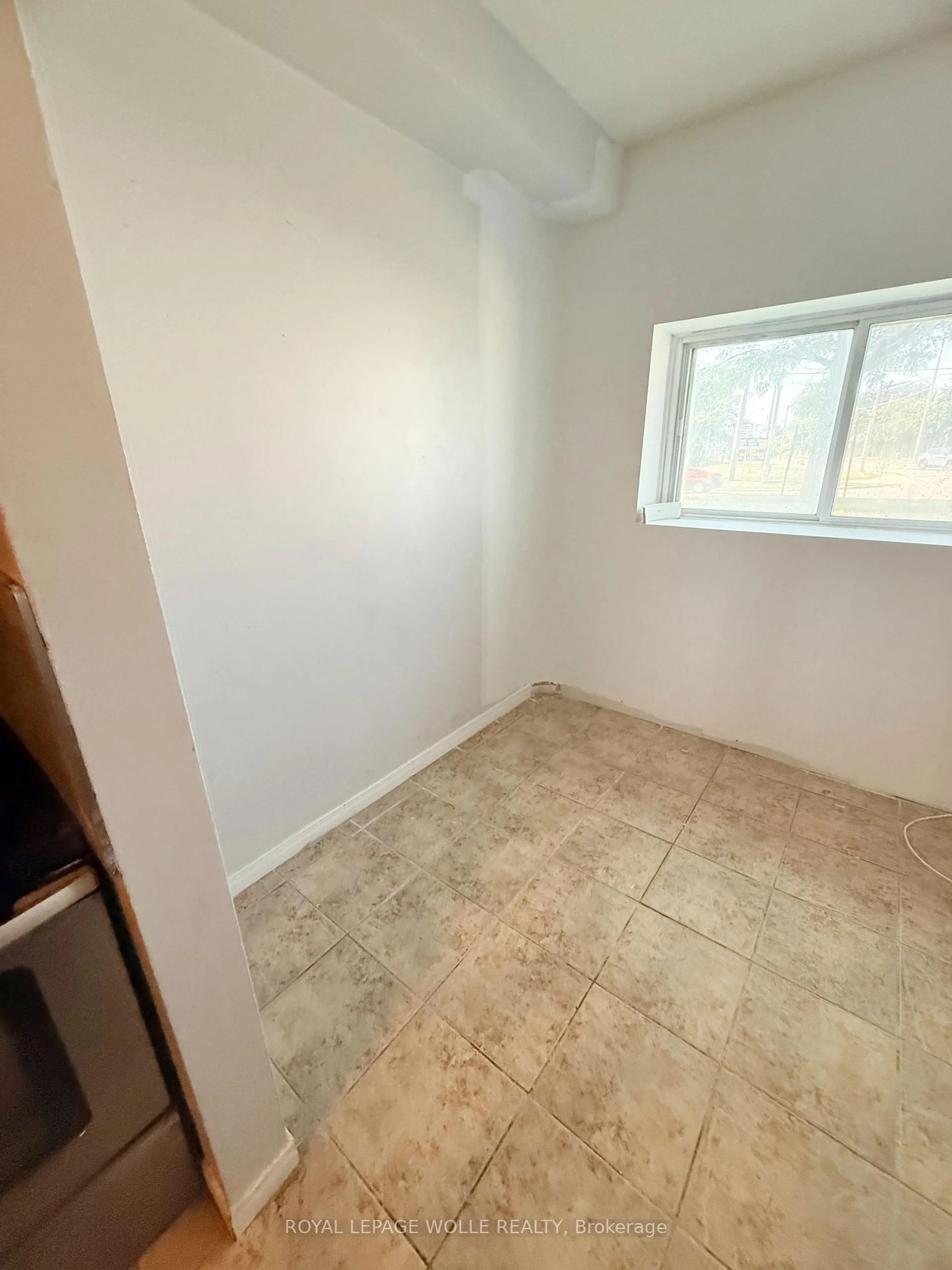 A pic of a room for 283 Fairway Rd #90, Waterloo Ontario N2A 2P1