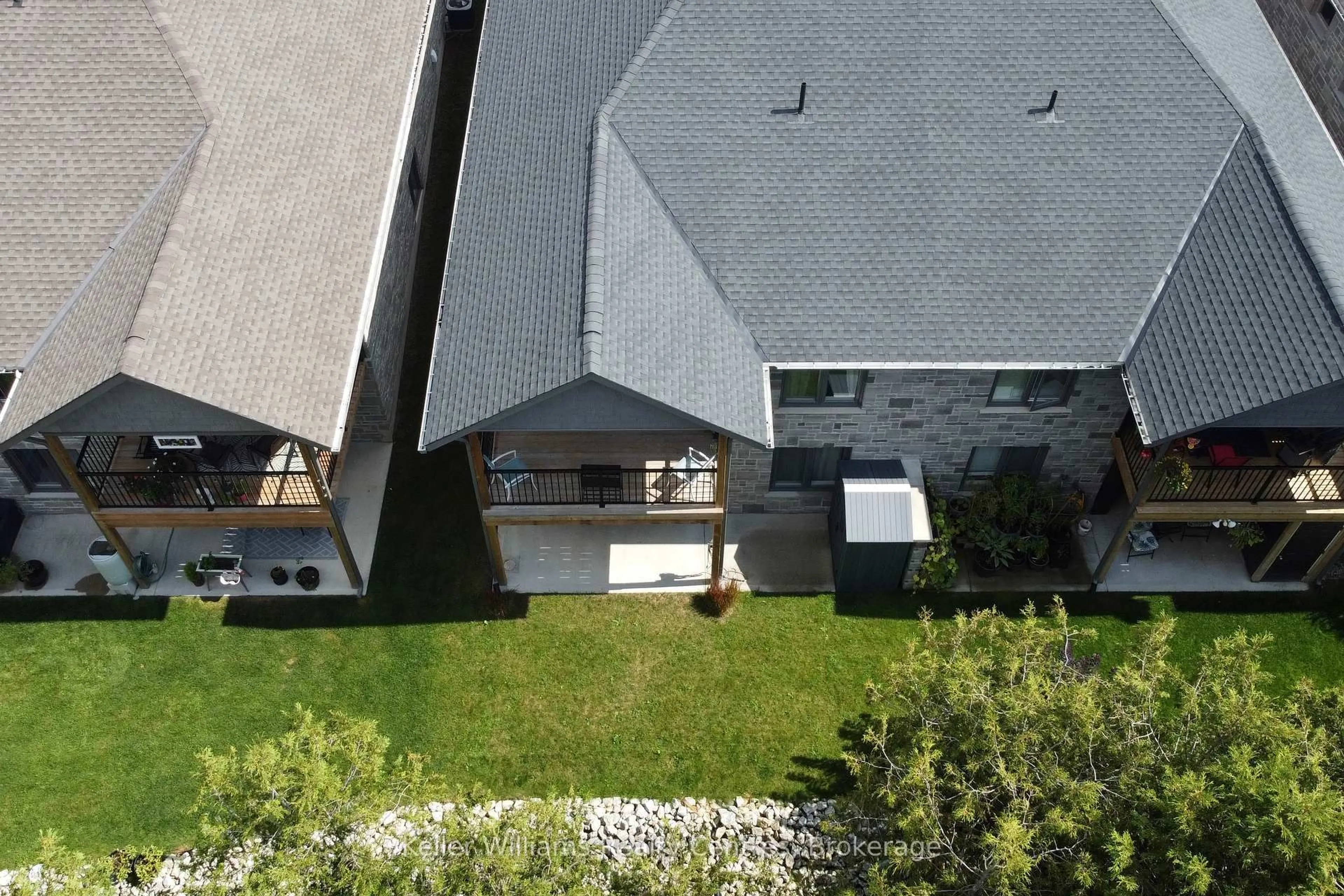 A pic from outside/outdoor area/front of a property/back of a property/a pic from drone, city buildings view from balcony for 600 25th Ave, Hanover Ontario N4N 0C3