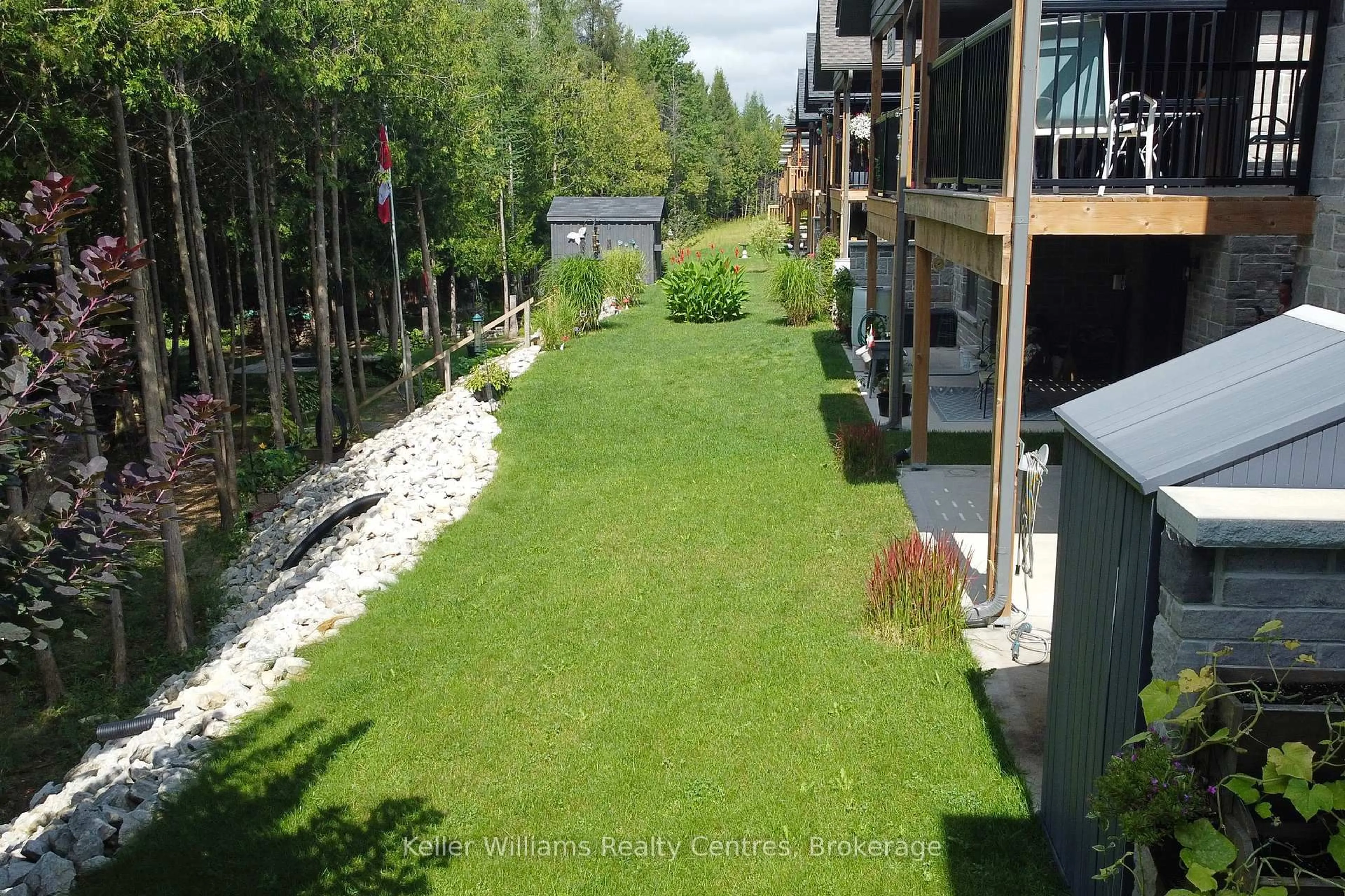 A pic from outside/outdoor area/front of a property/back of a property/a pic from drone, unknown for 600 25th Ave, Hanover Ontario N4N 0C3
