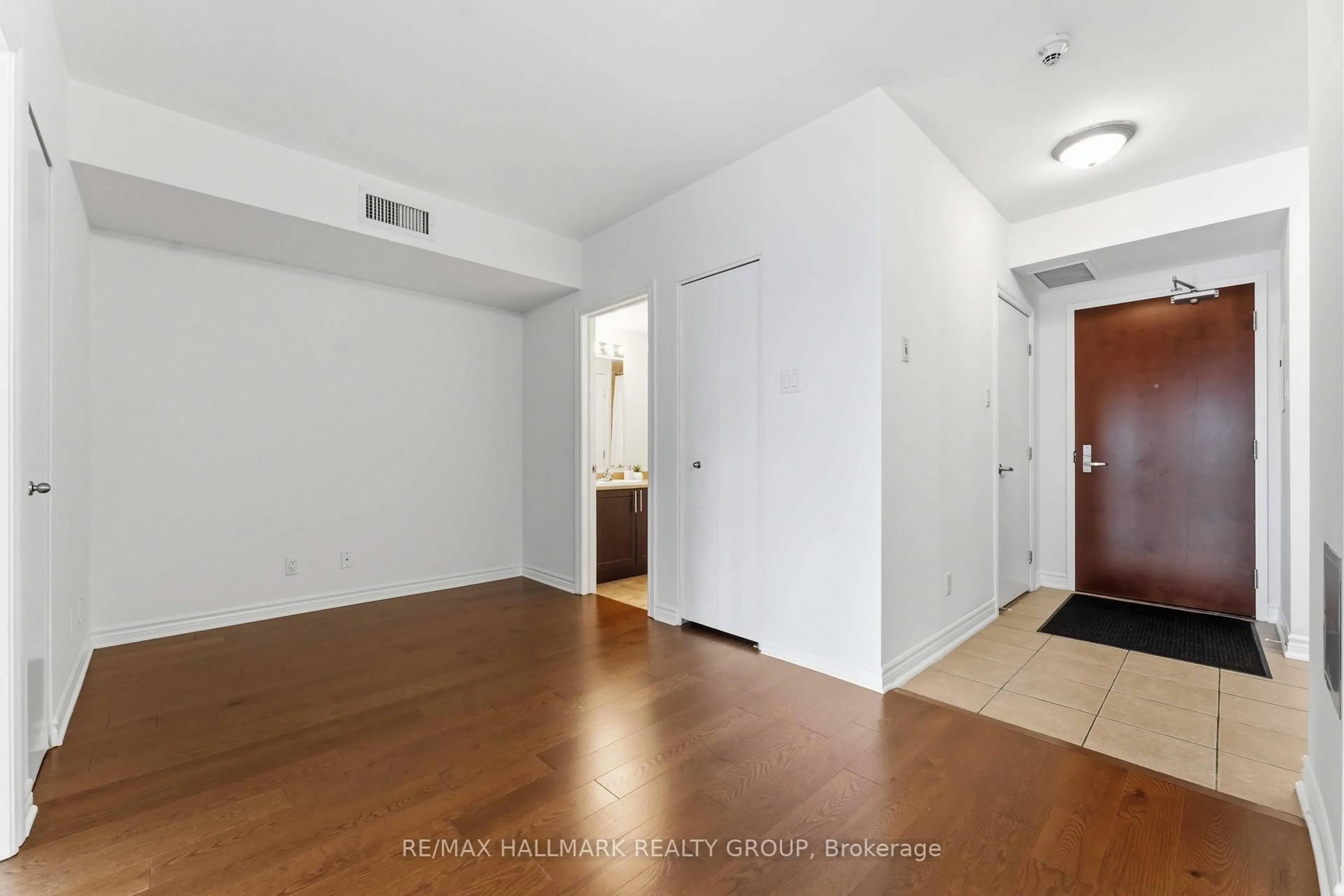 Unknown for 234 Rideau St #1902, Ottawa Ontario K1N 0A9