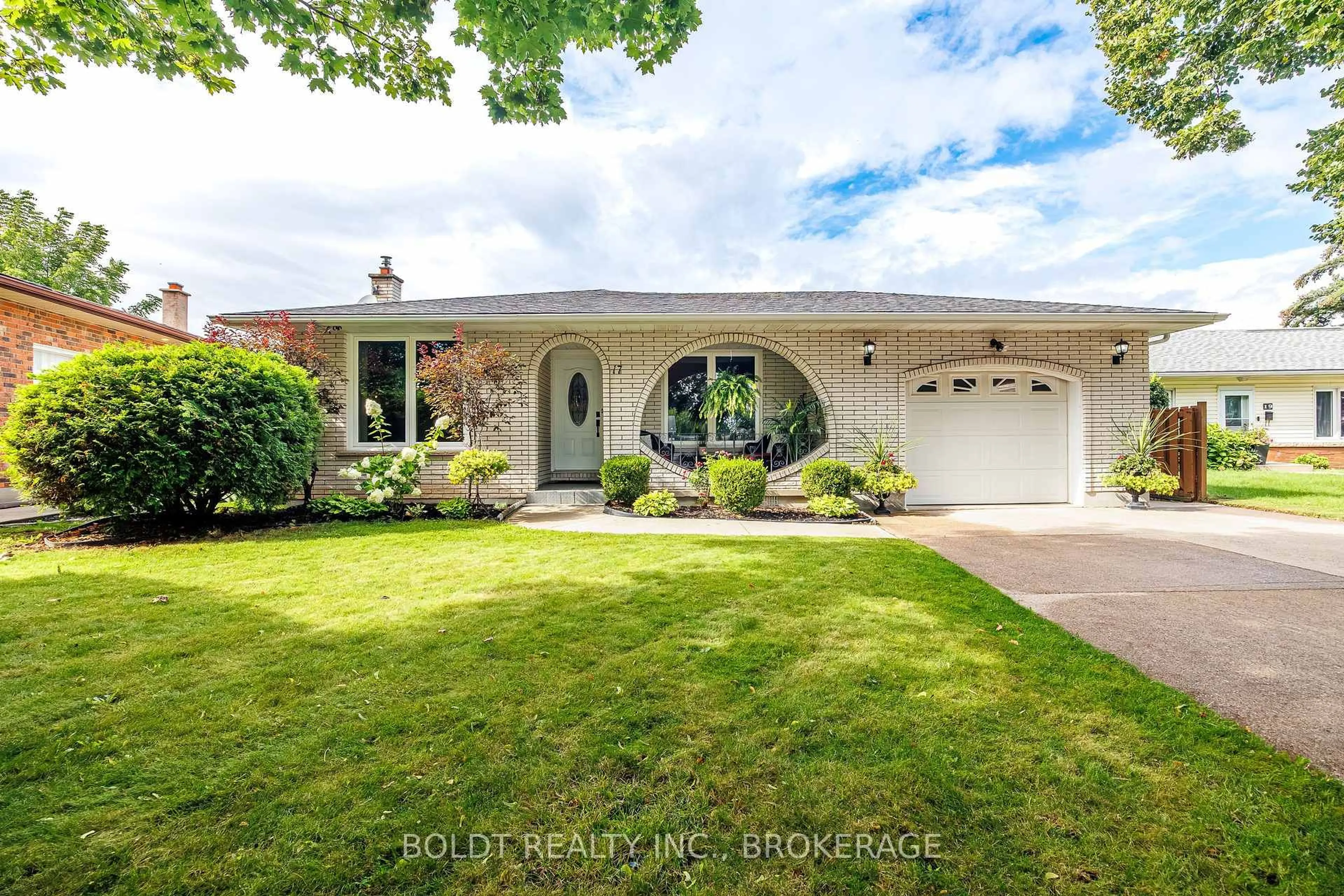 Unknown for 17 Chatham Rd, St. Catharines Ontario L2M 4N7