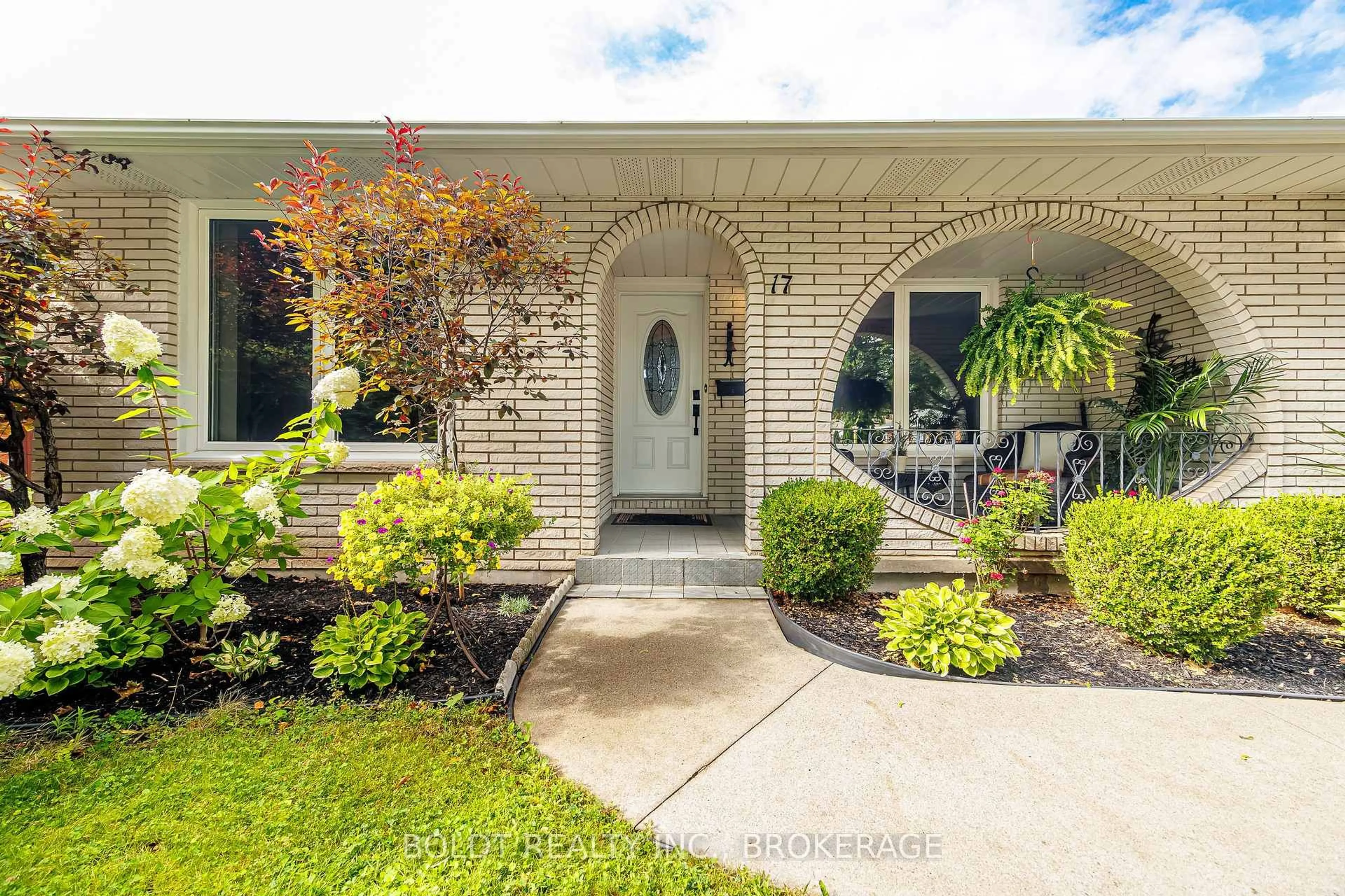 Unknown for 17 Chatham Rd, St. Catharines Ontario L2M 4N7