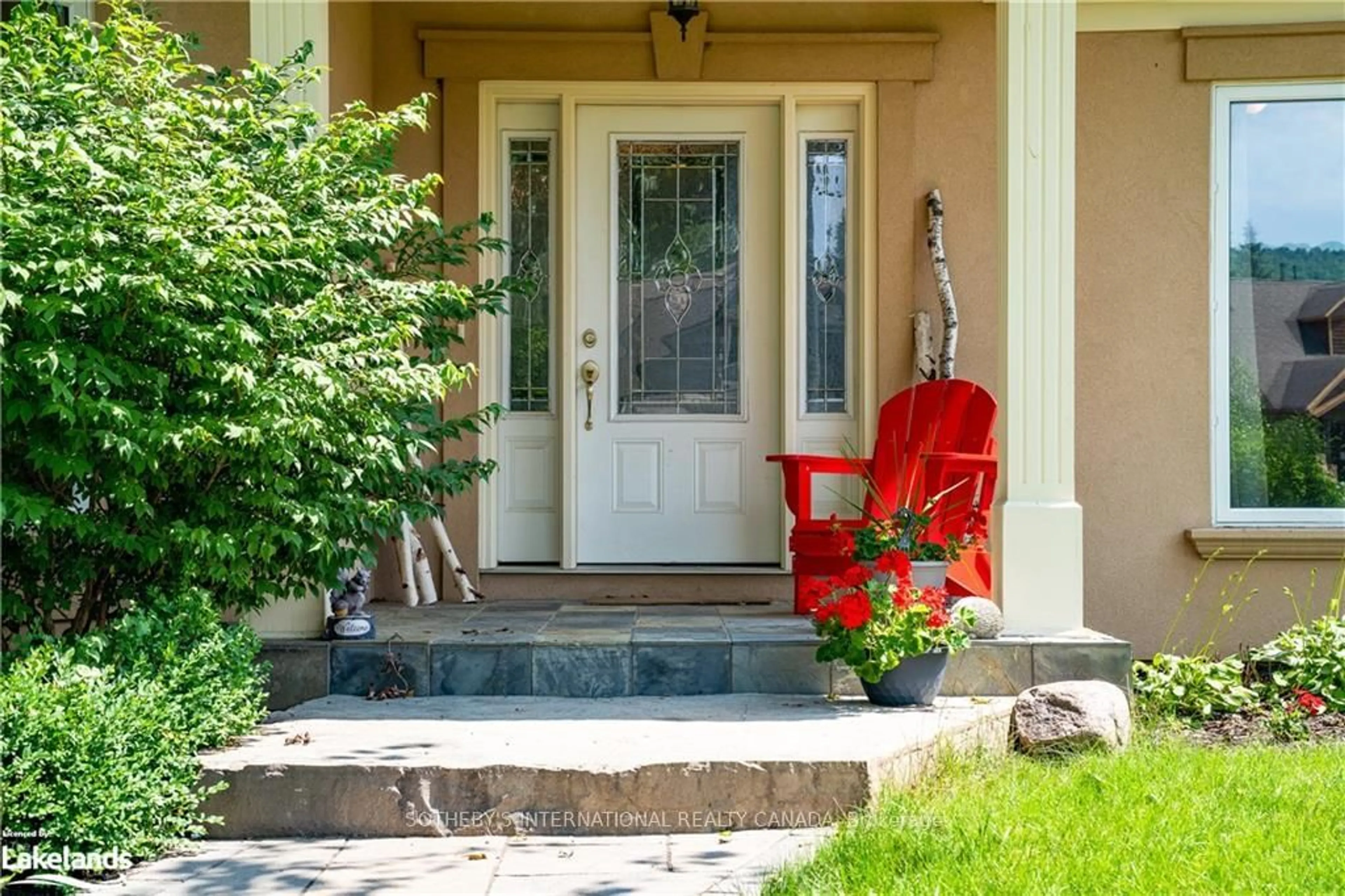 Indoor entryway for 188 Brooker Blvd, Blue Mountains Ontario L9Y 0M2