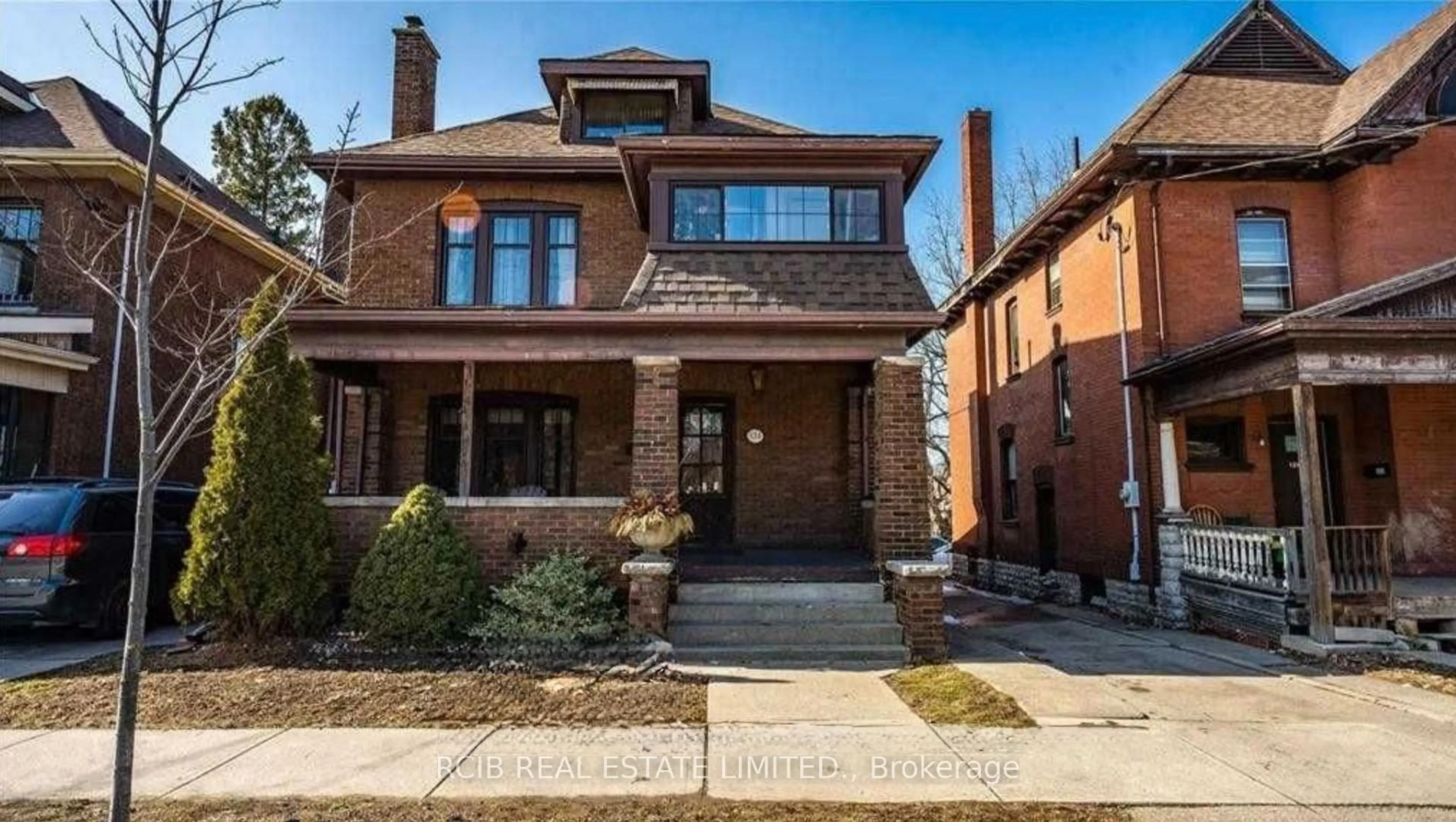 Home with brick exterior material, street for 124 West St, Brantford Ontario N3T 3G1