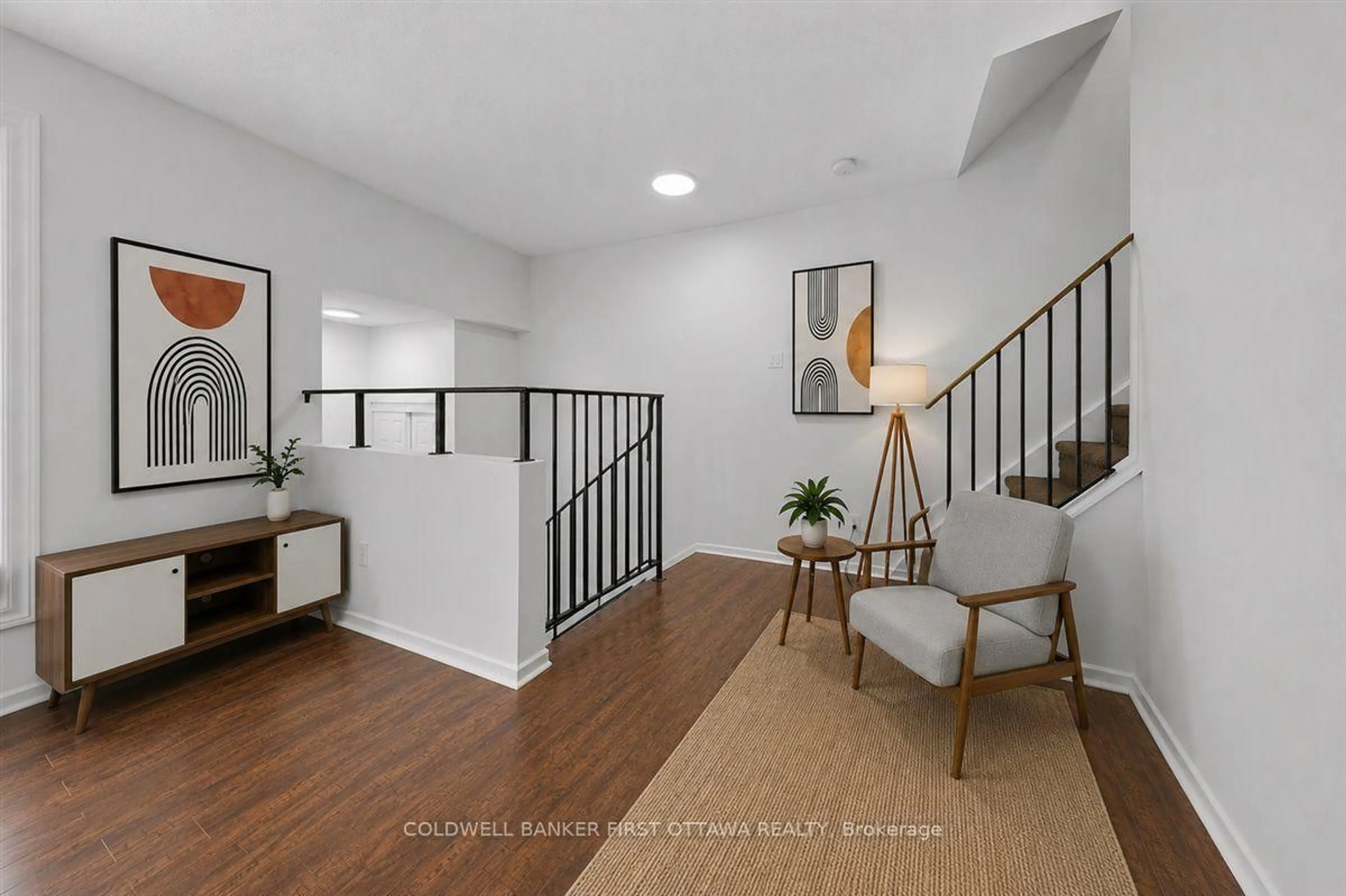 Indoor entryway for 2640 Draper Ave #44, Ottawa Ontario K2H 8V3
