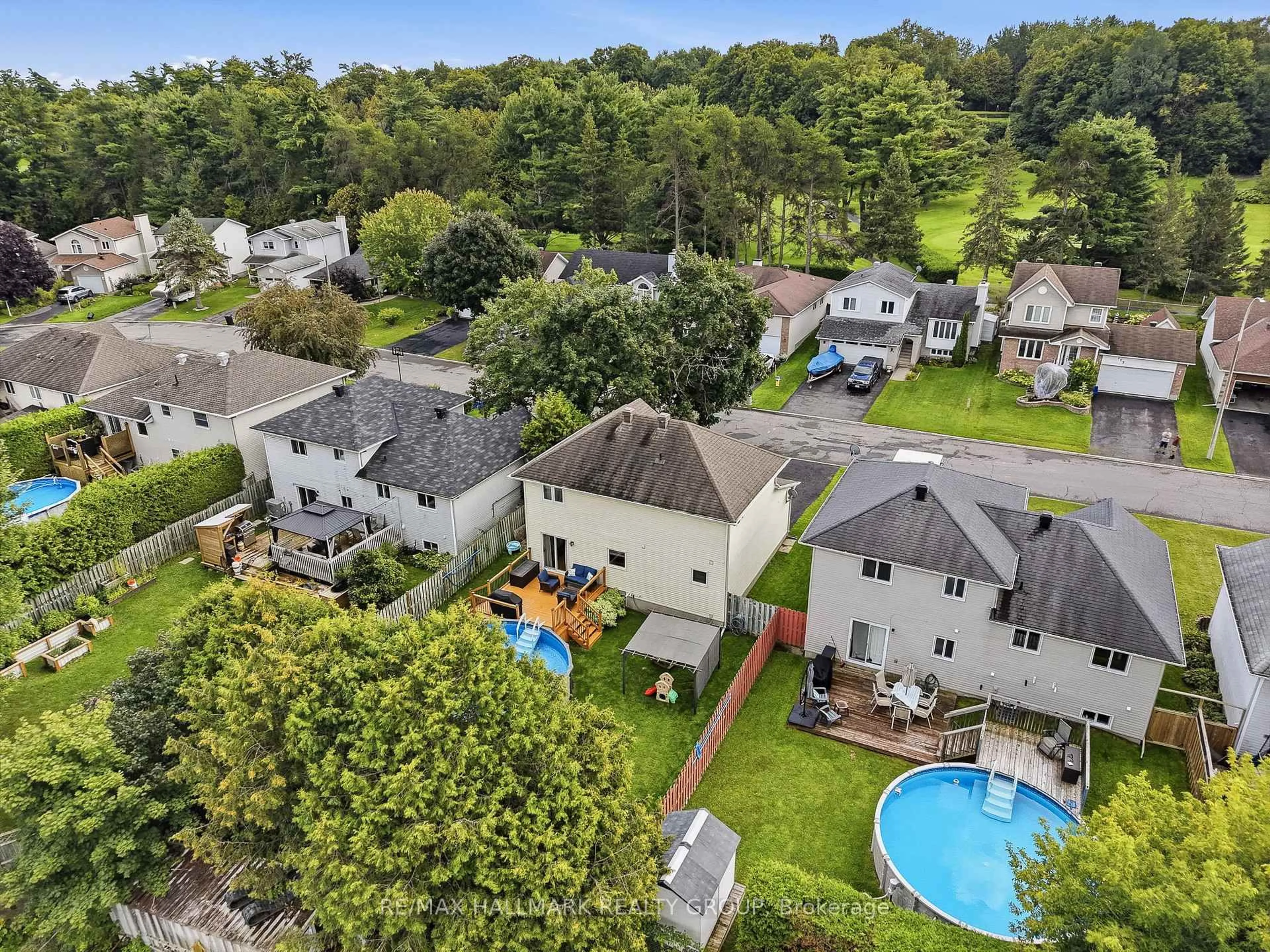 A pic from outside/outdoor area/front of a property/back of a property/a pic from drone, unknown for 326 BONAVISTA St, Clarence-Rockland Ontario K4K 1N7