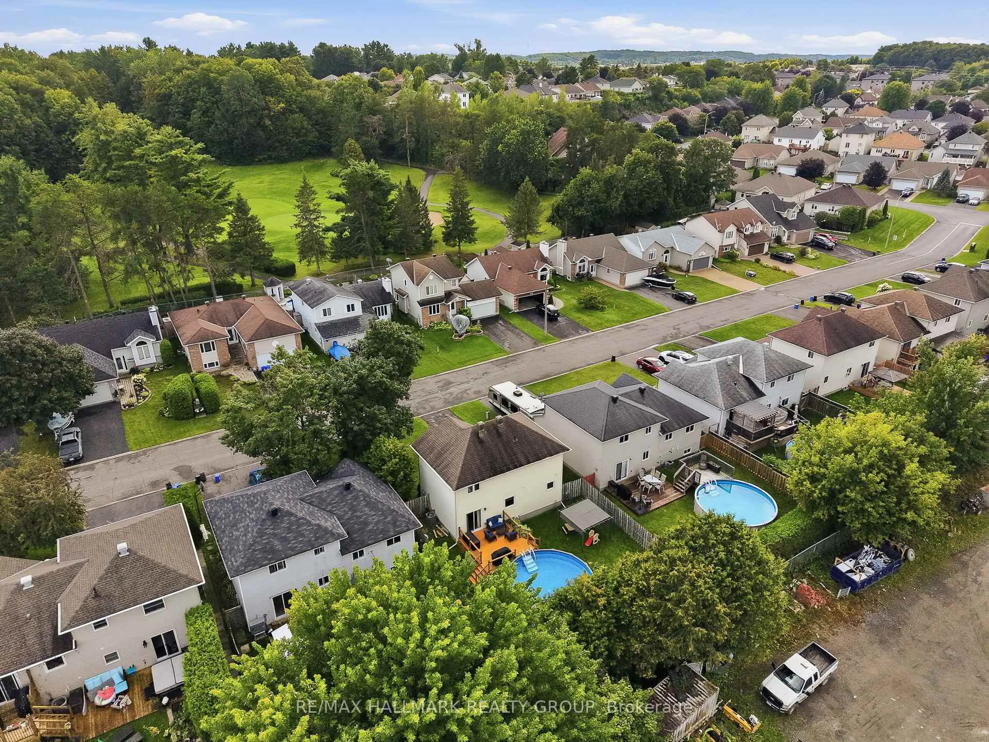 A pic from outside/outdoor area/front of a property/back of a property/a pic from drone, street for 326 BONAVISTA St, Clarence-Rockland Ontario K4K 1N7