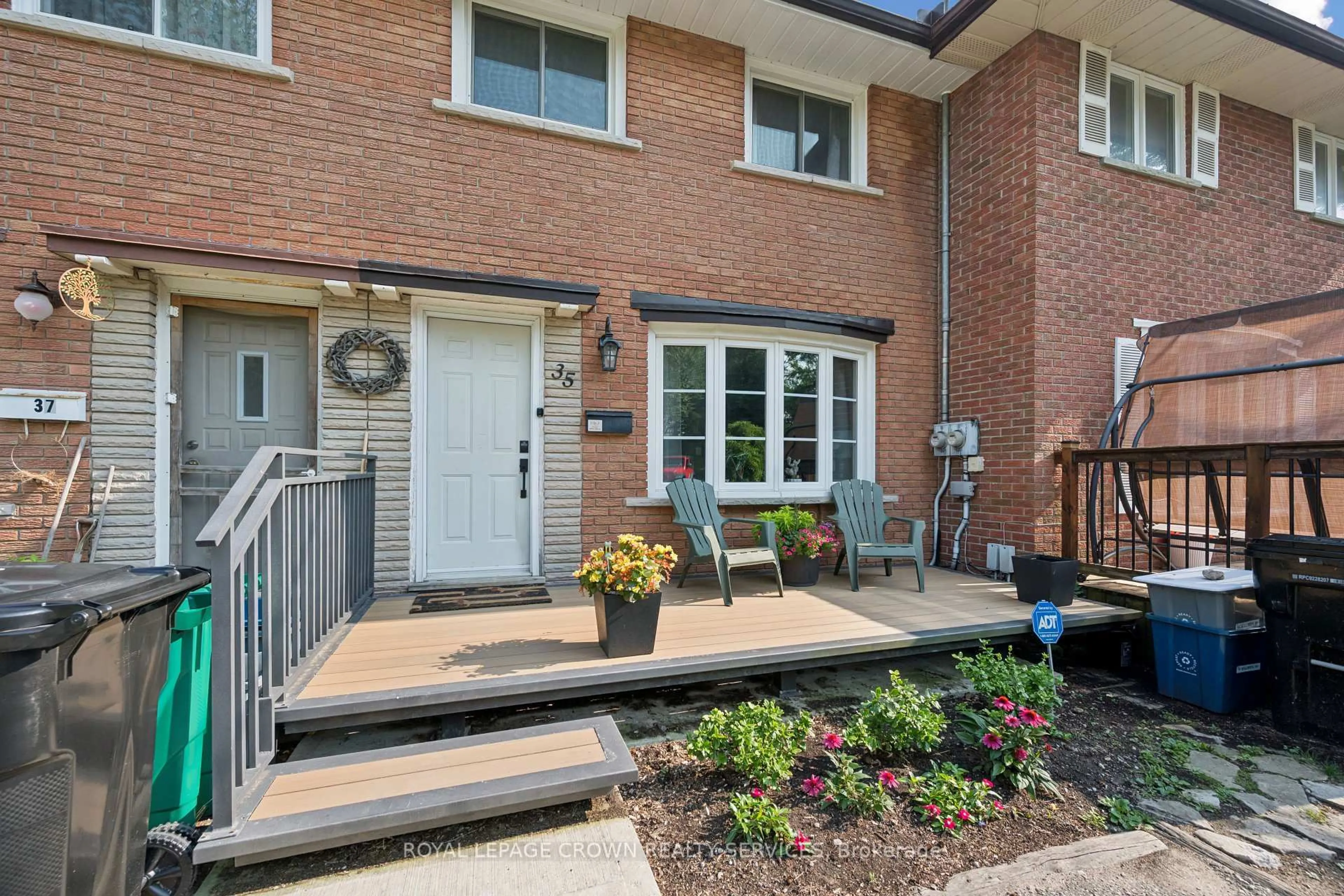 Home with brick exterior material, street for 35 Mill Creek Rd, Cambridge Ontario N1R 1J5
