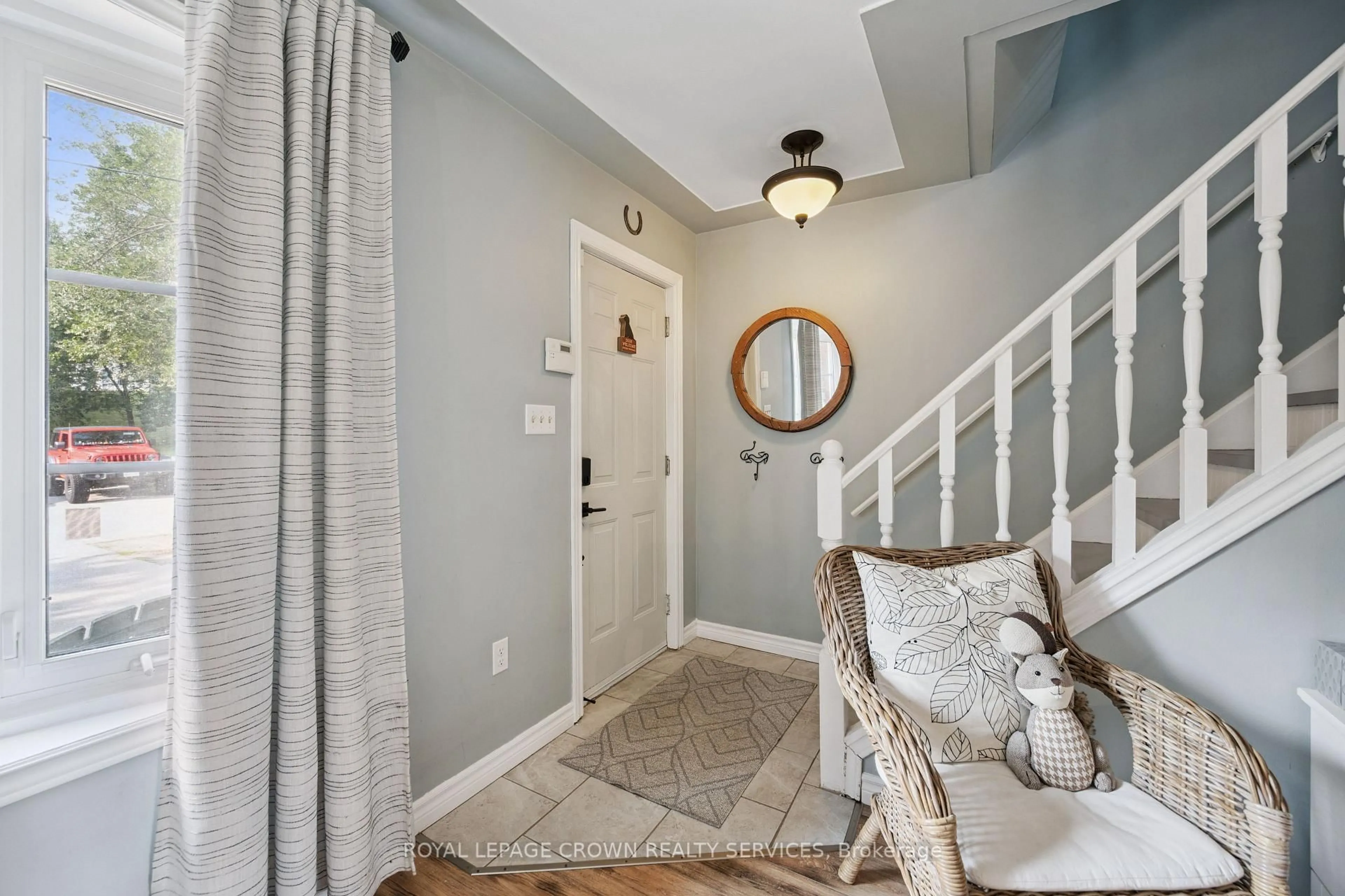 Indoor entryway for 35 Mill Creek Rd, Cambridge Ontario N1R 1J5