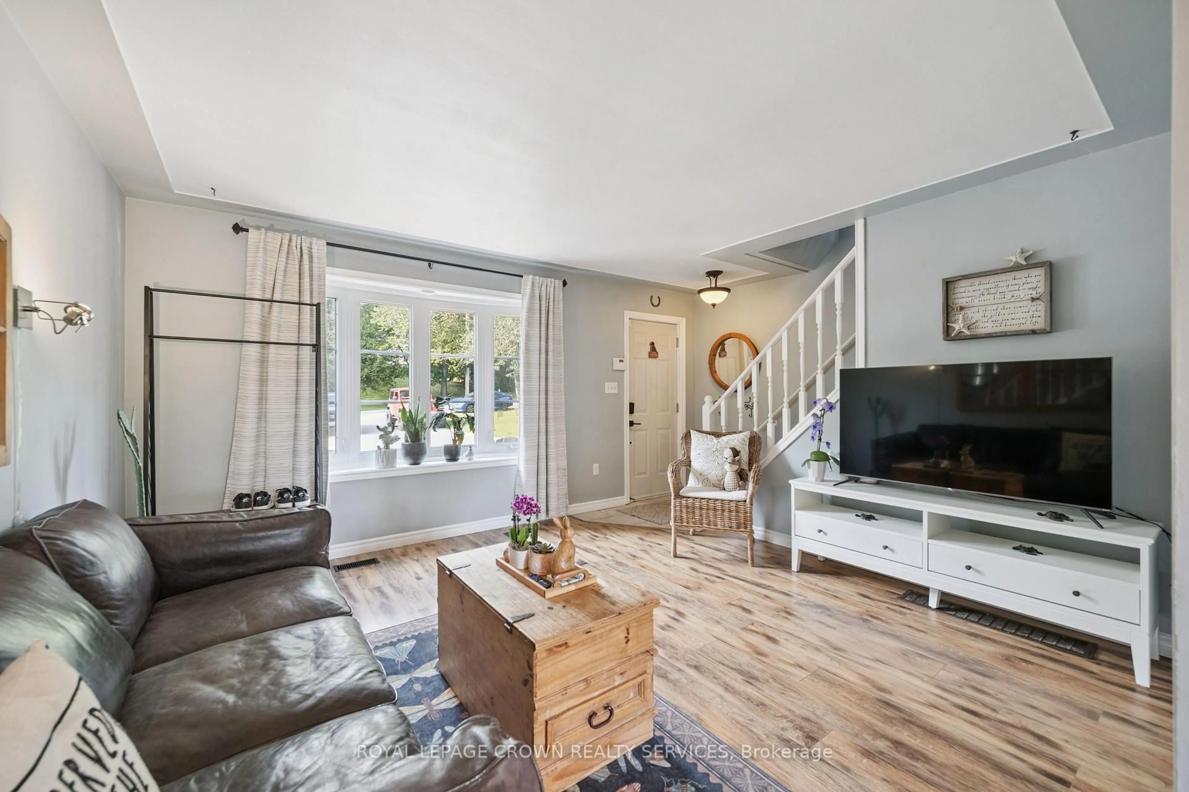 Living room with furniture, unknown for 35 Mill Creek Rd, Cambridge Ontario N1R 1J5