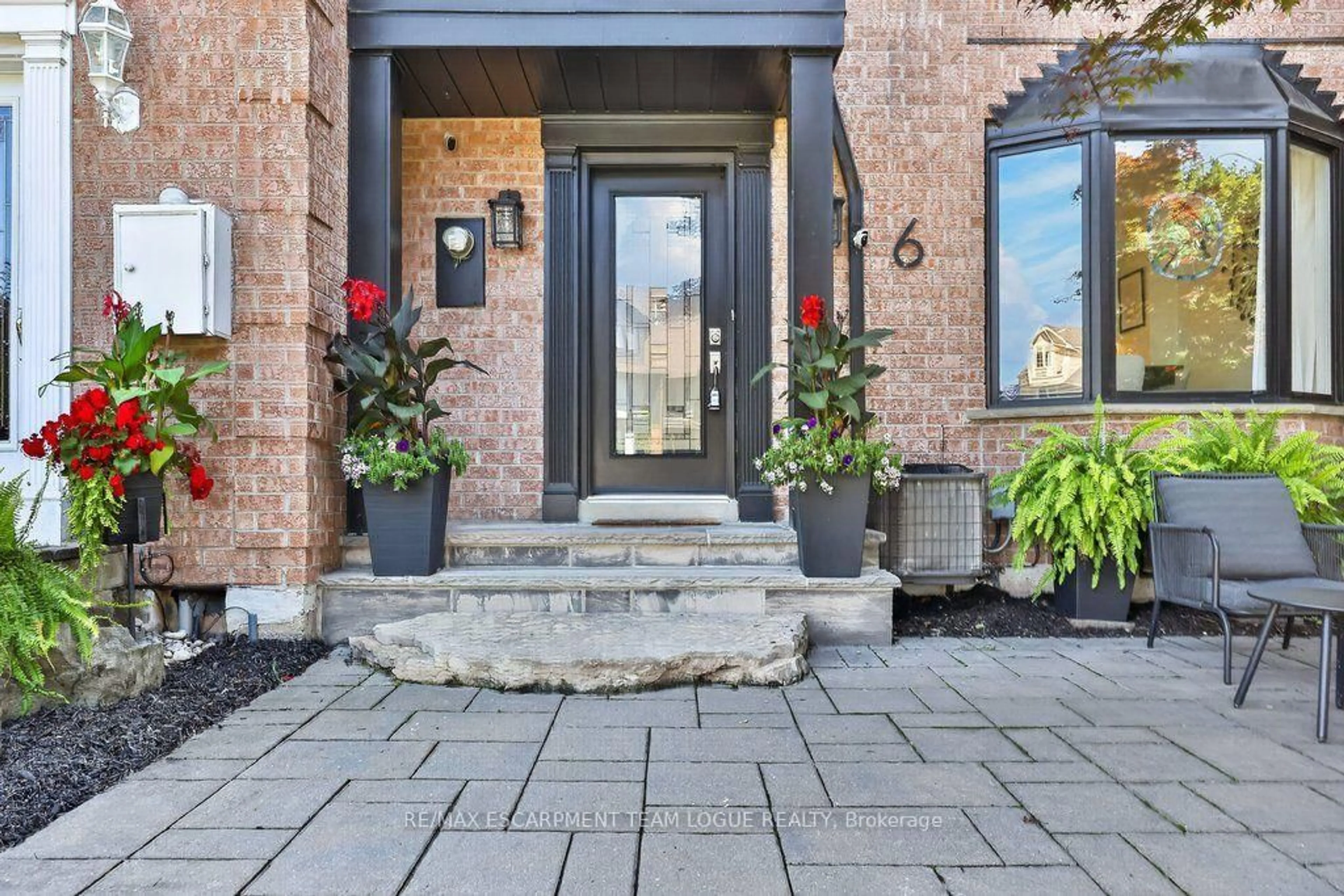 Indoor entryway for 6 Harbour Dr, Hamilton Ontario L8E 4Z5