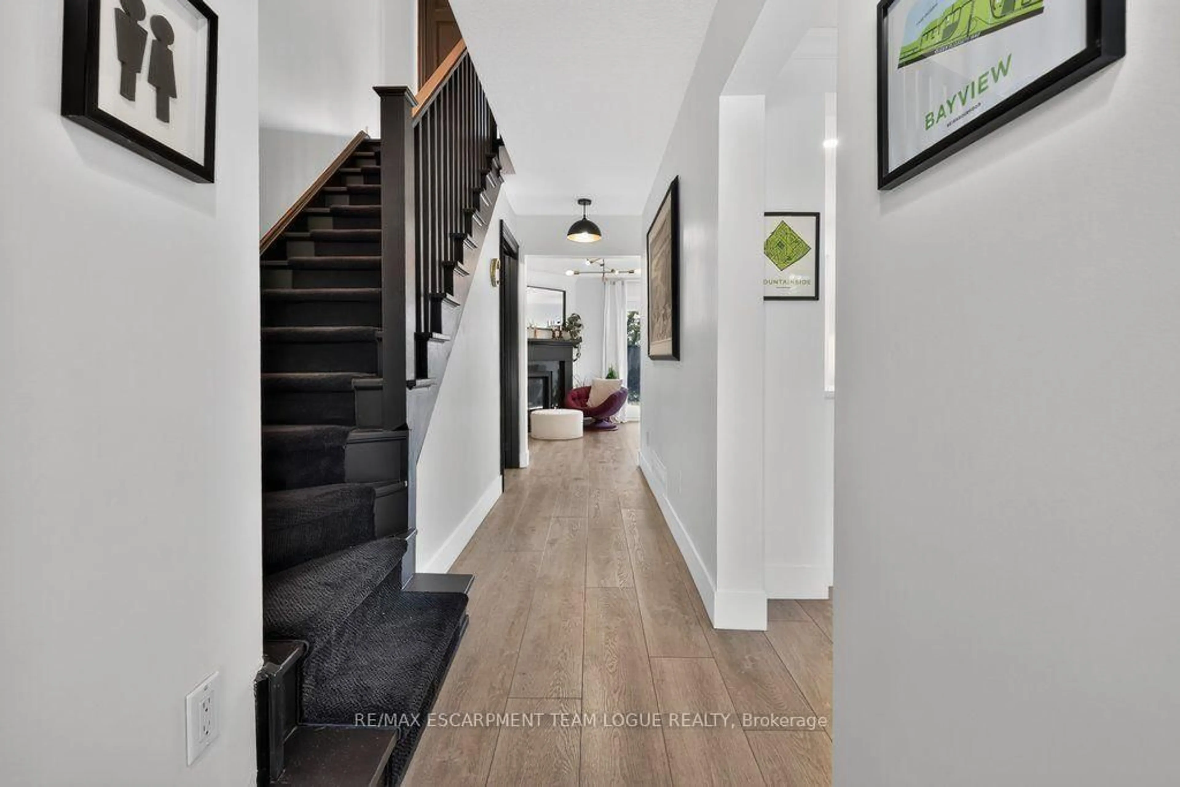 Indoor entryway for 6 Harbour Dr, Hamilton Ontario L8E 4Z5