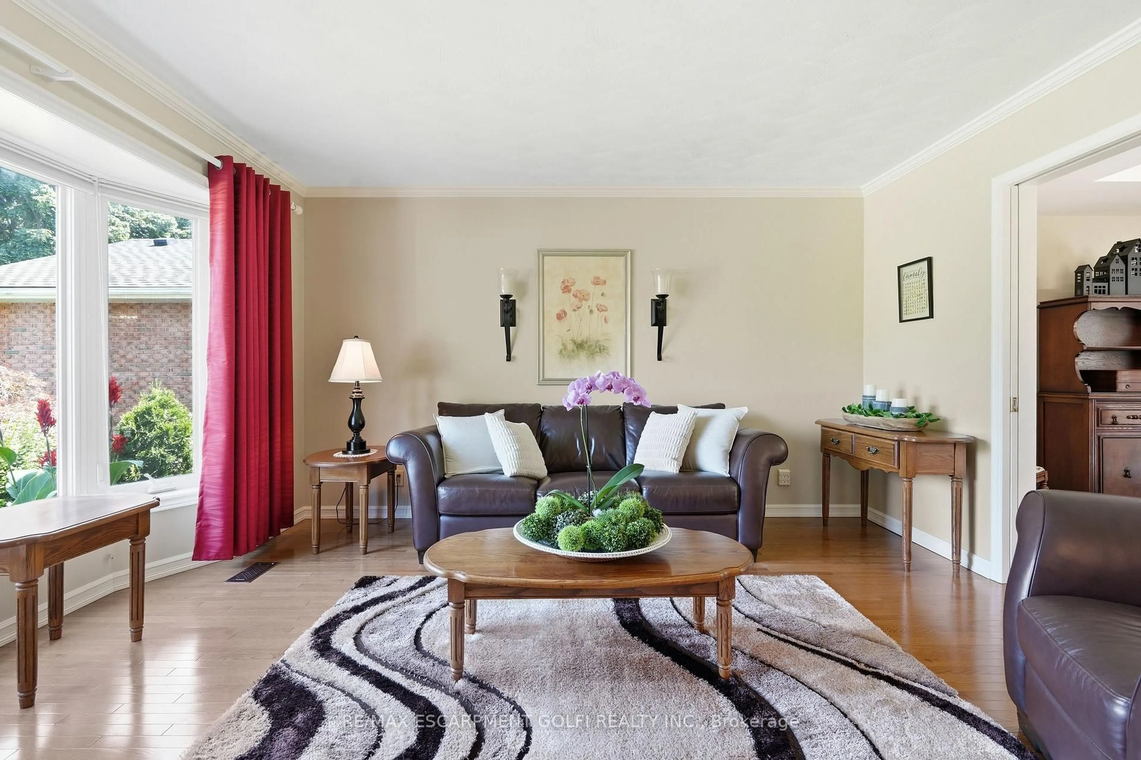 Living room with furniture, unknown for 40 Dalemere Cres, St. Catharines Ontario L2N 7K3