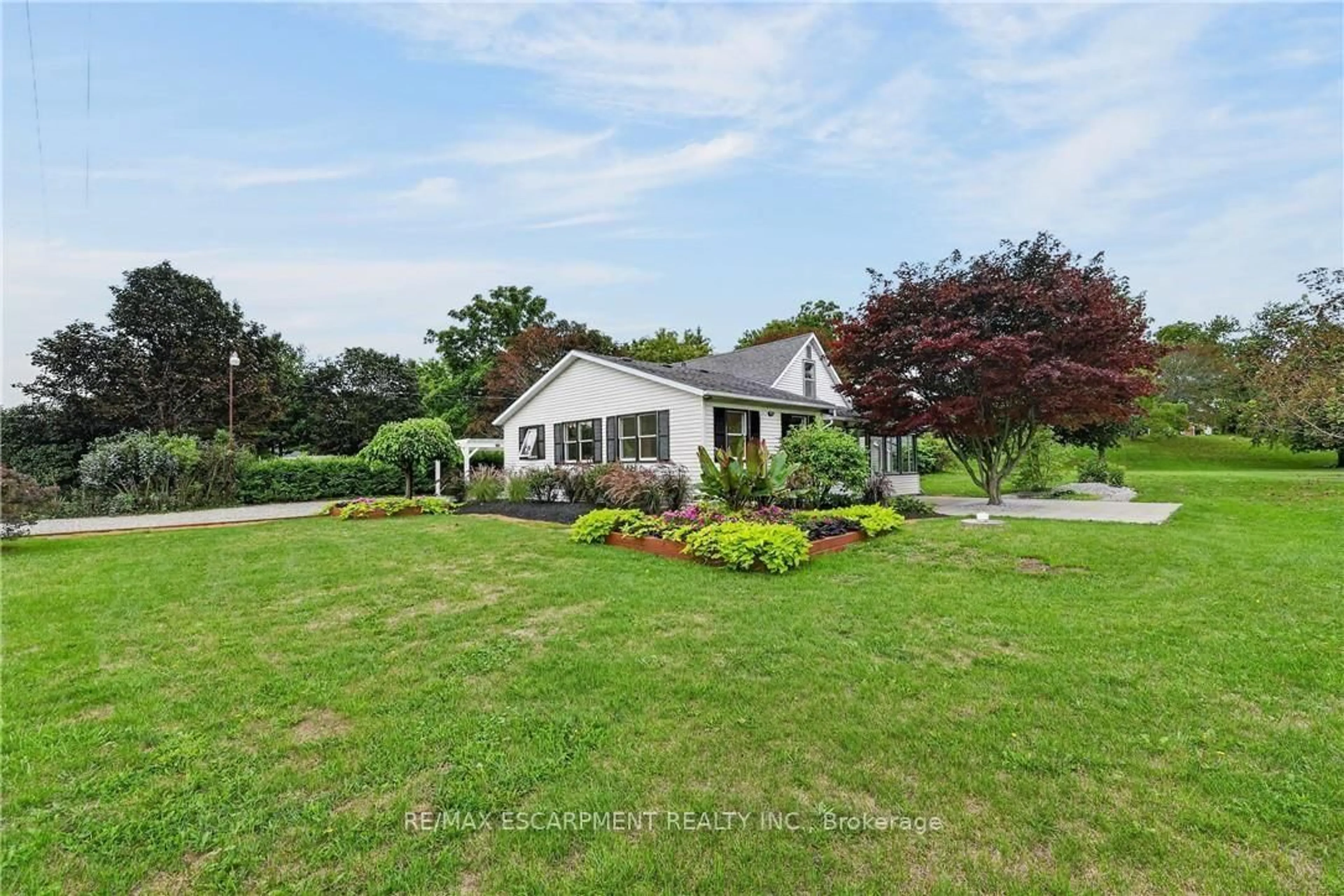 A pic from outside/outdoor area/front of a property/back of a property/a pic from drone, unknown for 6 Mohawk Point Rd, Haldimand Ontario N0A 1K0