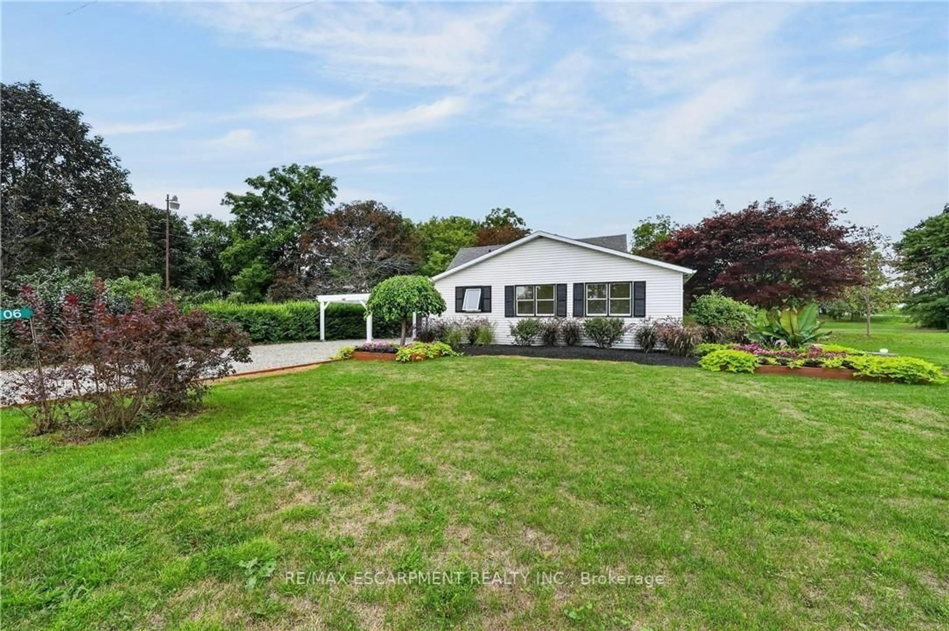 Home with vinyl exterior material, street for 6 Mohawk Point Rd, Haldimand Ontario N0A 1K0