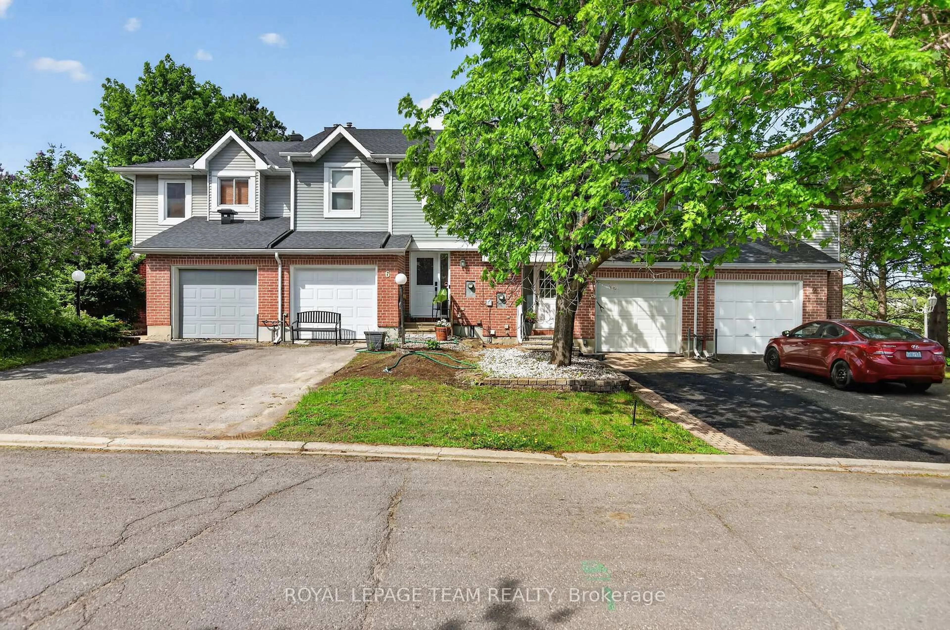 A pic from outside/outdoor area/front of a property/back of a property/a pic from drone, street for 4 Mill Hill Rd, Ottawa Ontario K2H 9N4
