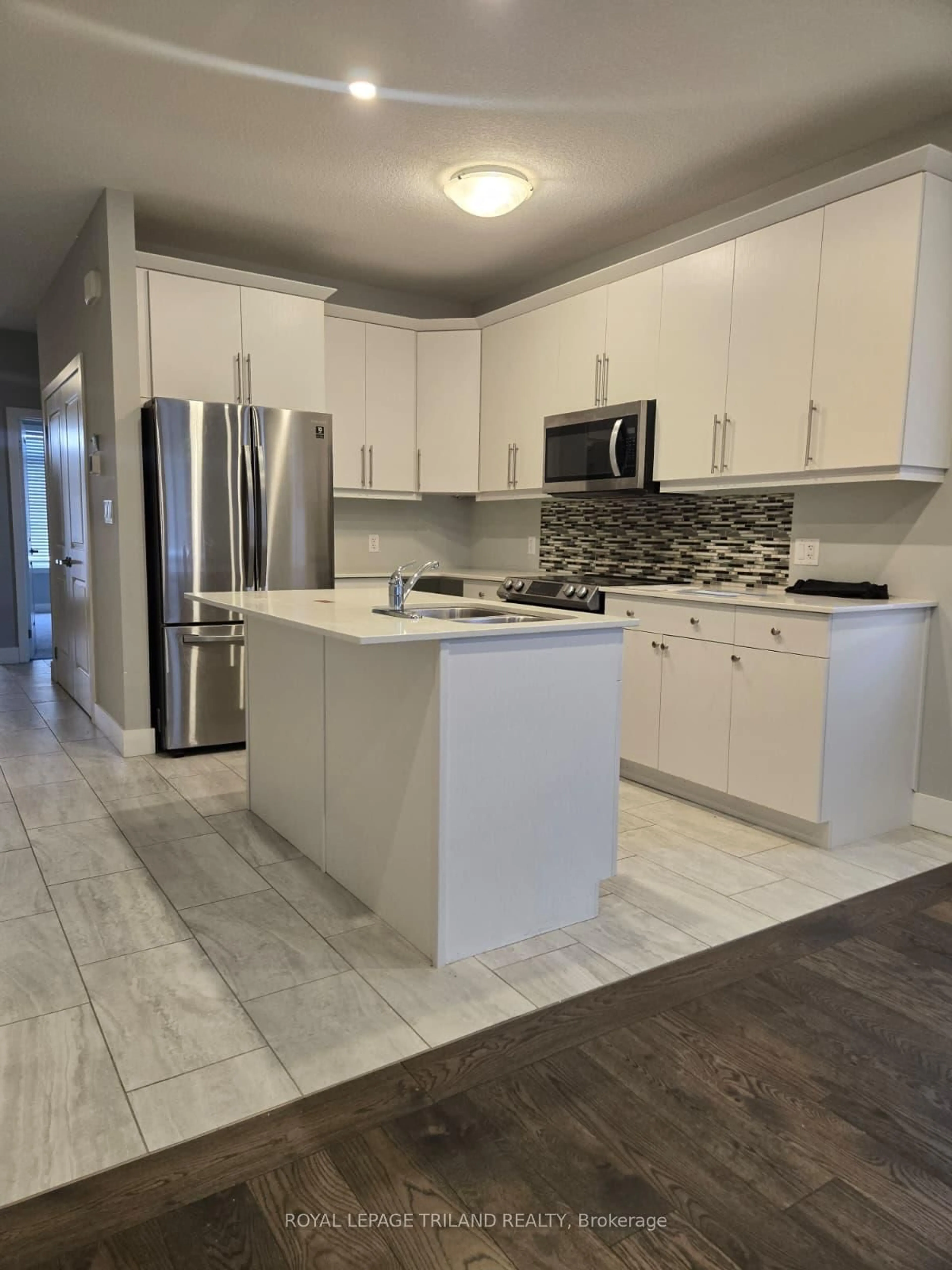 Open concept kitchen, ceramic/tile floor for 2284 Evans Blvd, London South Ontario N6M 0A1